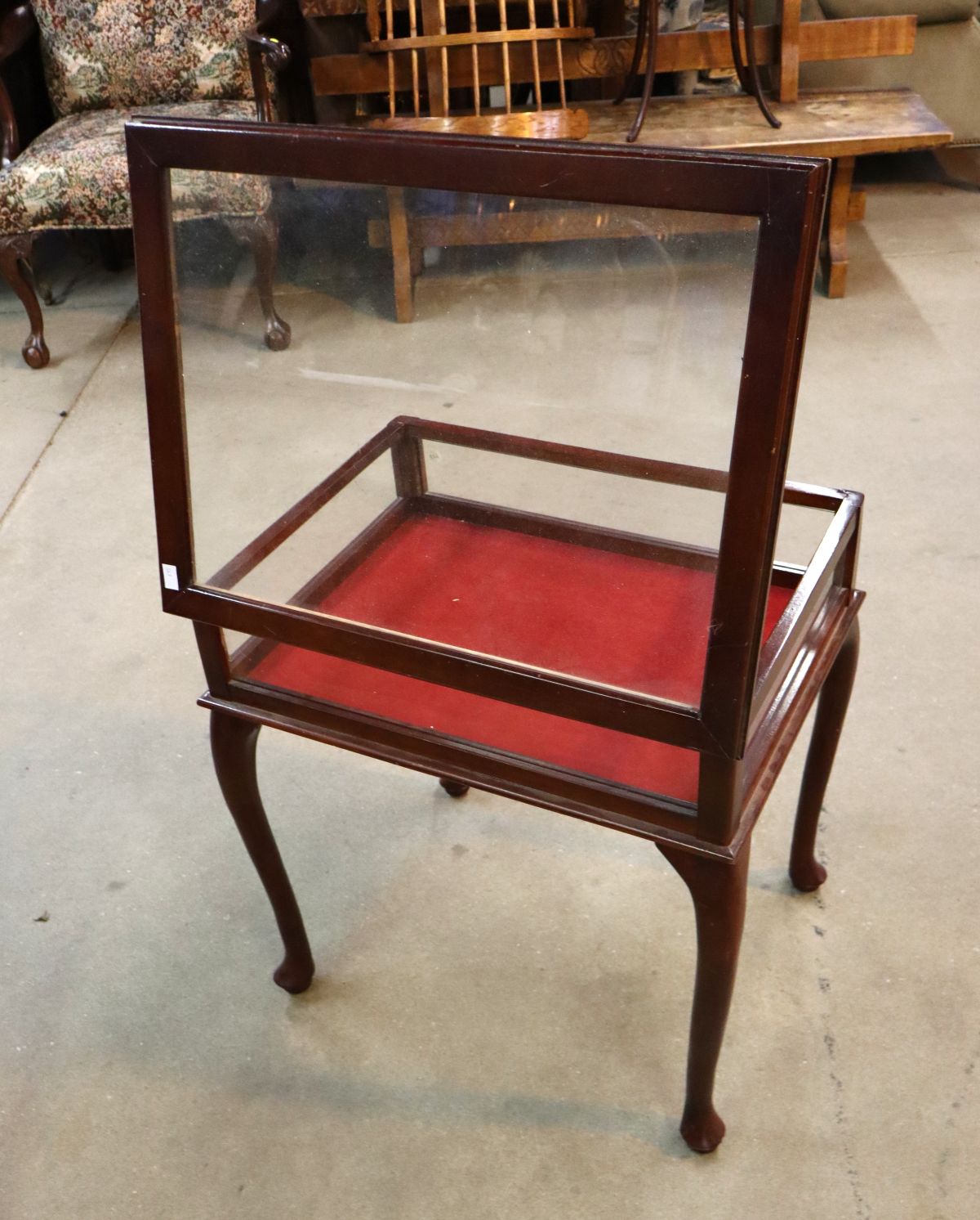 Vintage mahogany finish lift top display table