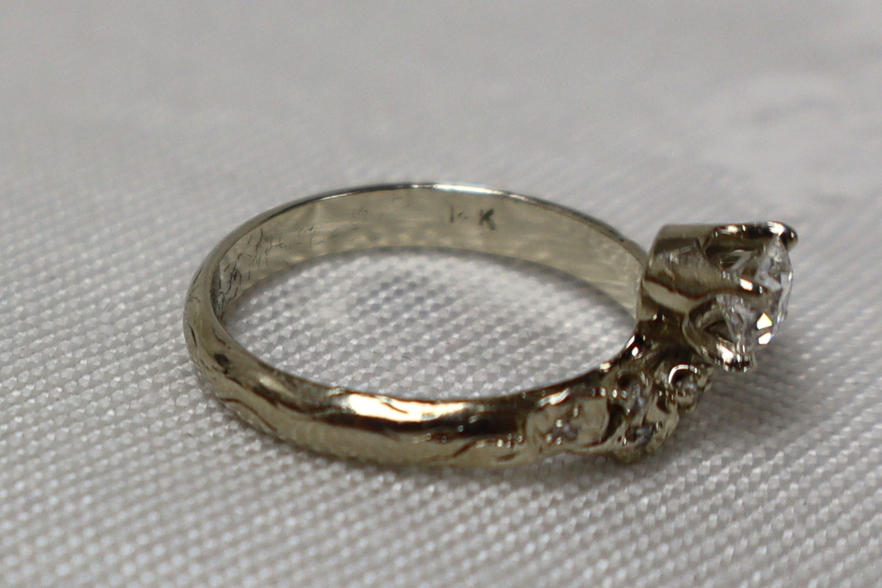 Beautiful 14k white gold diamond ring size 5.75