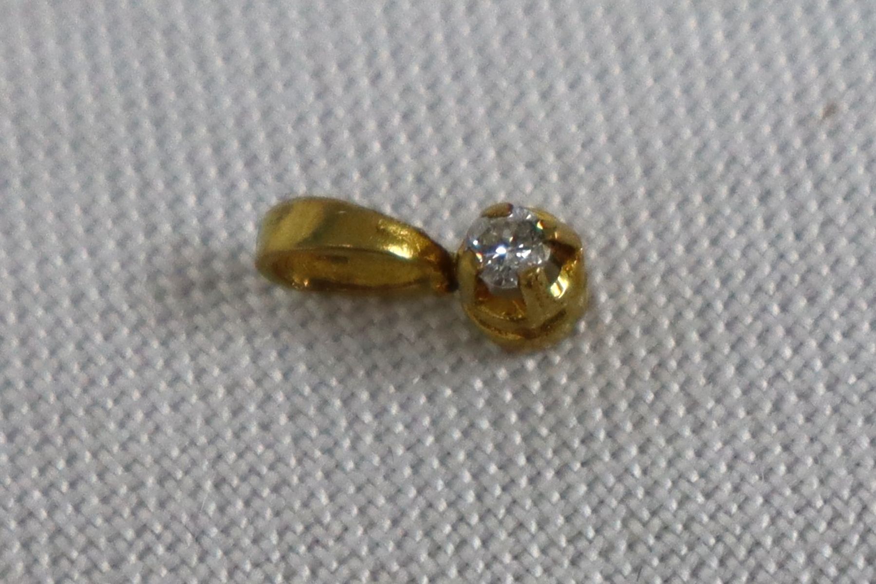 14k yellow gold diamond petite pendant