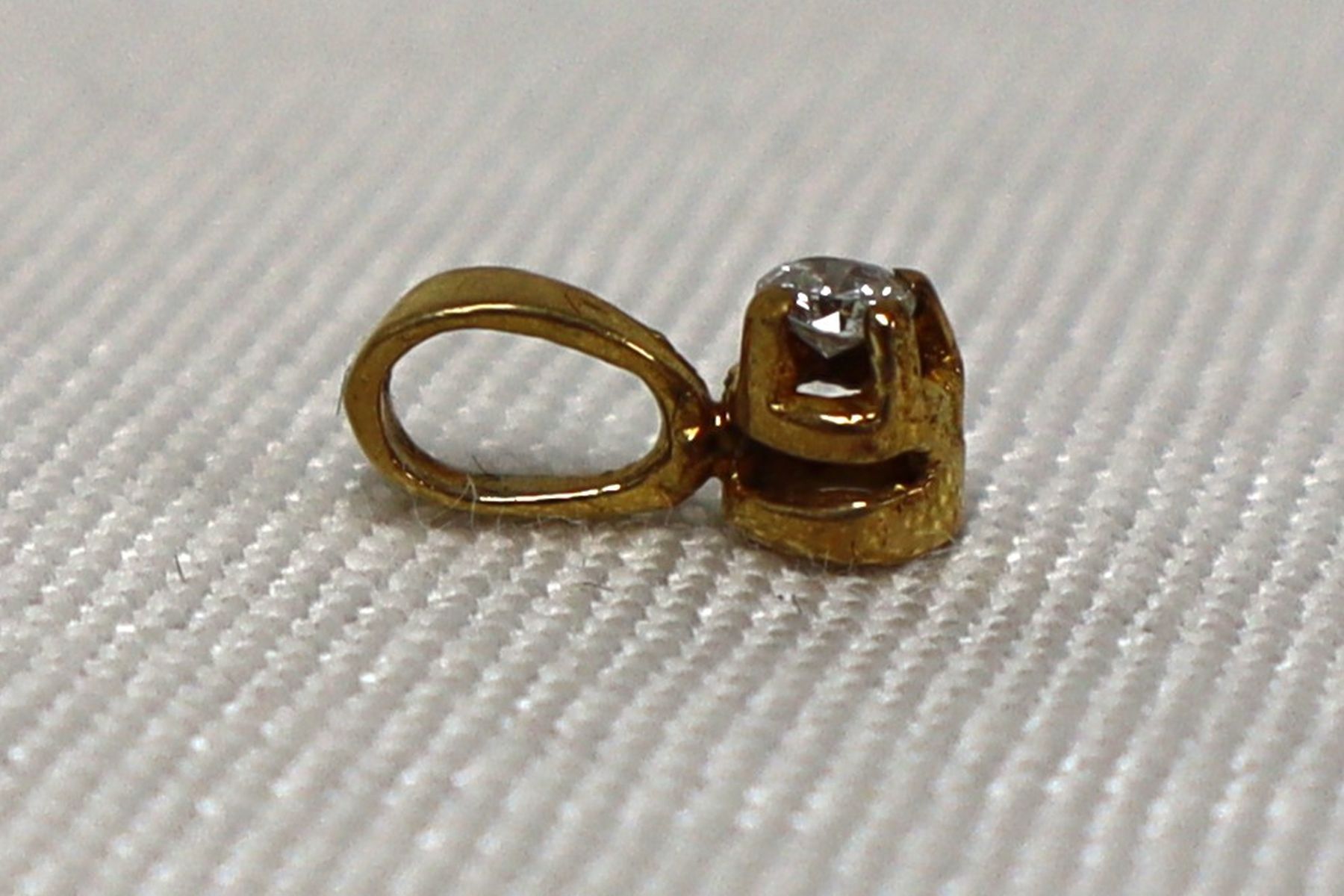 14k yellow gold diamond petite pendant