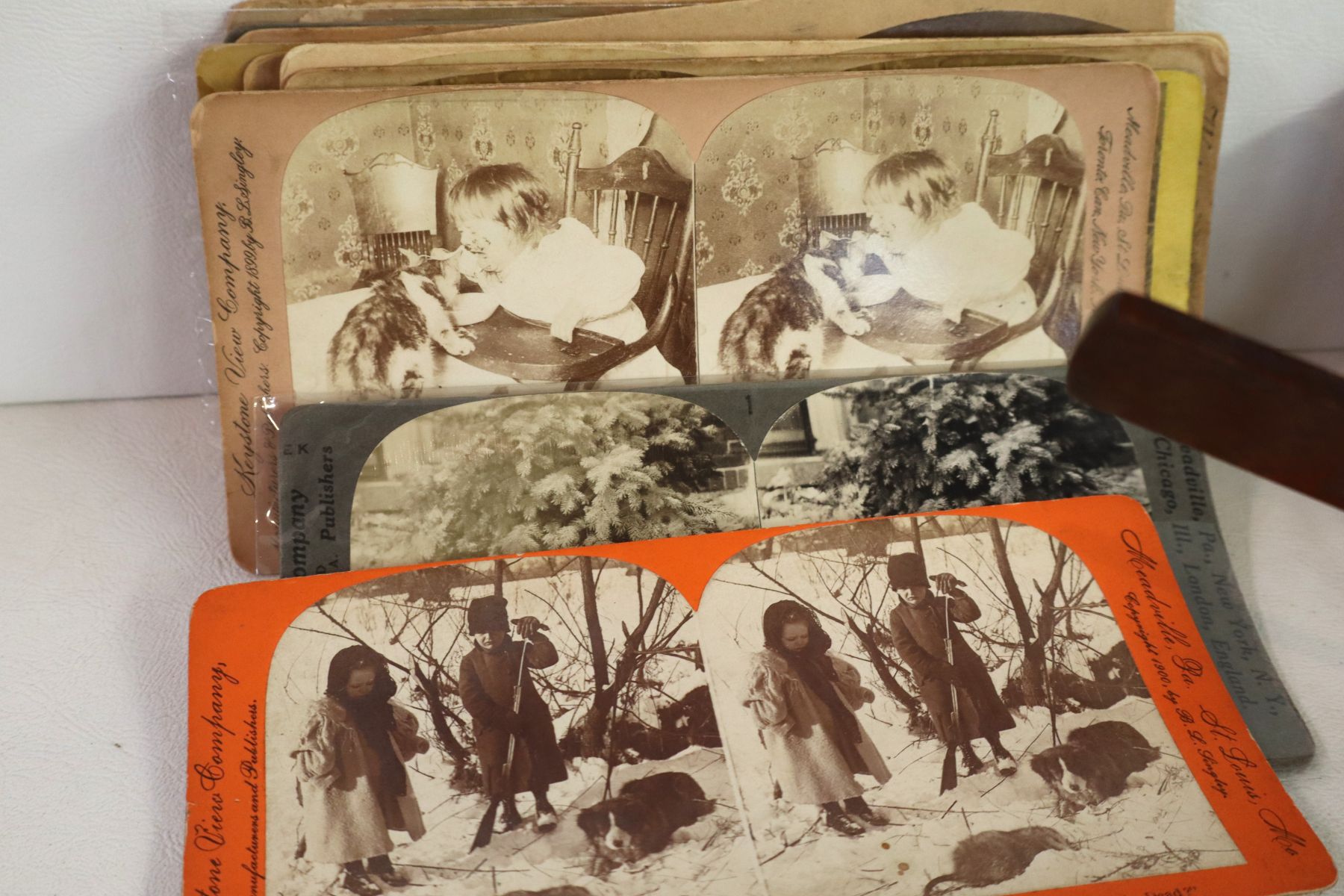 2 vintage stereo viewers with cards