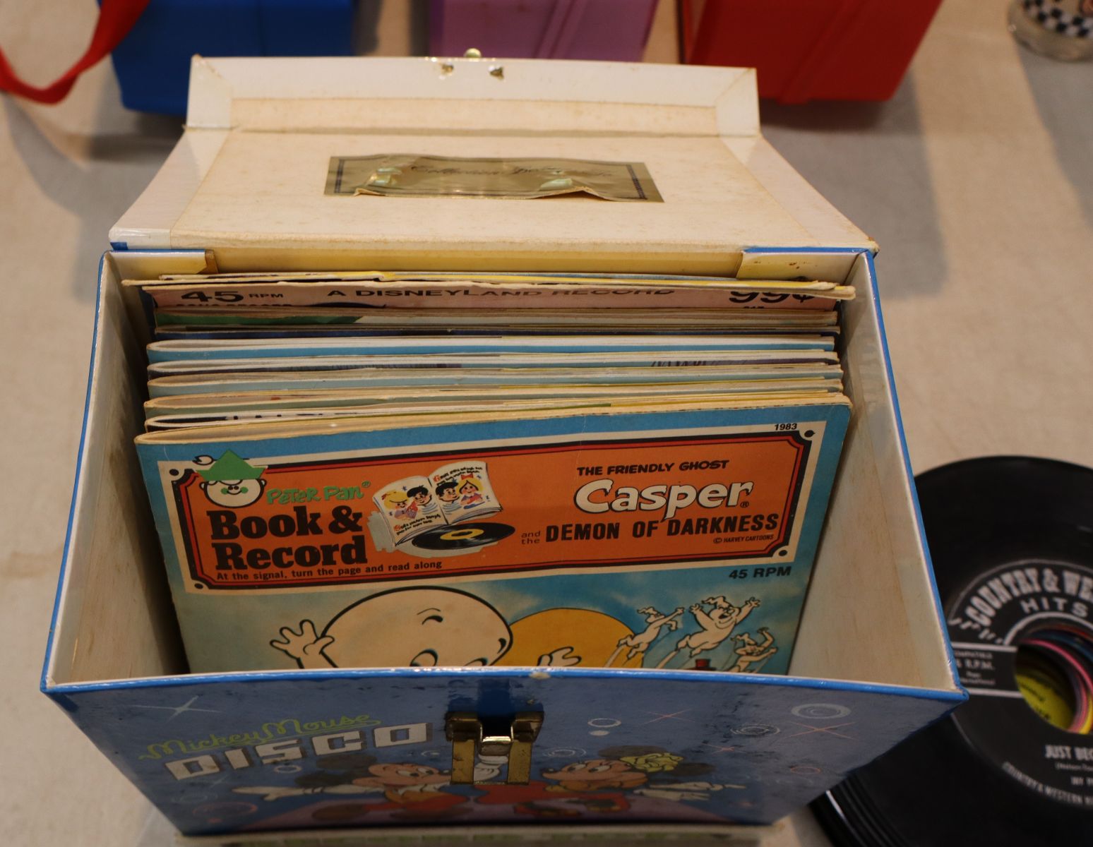 VTG Mickey disco record tote w/books & 45 records