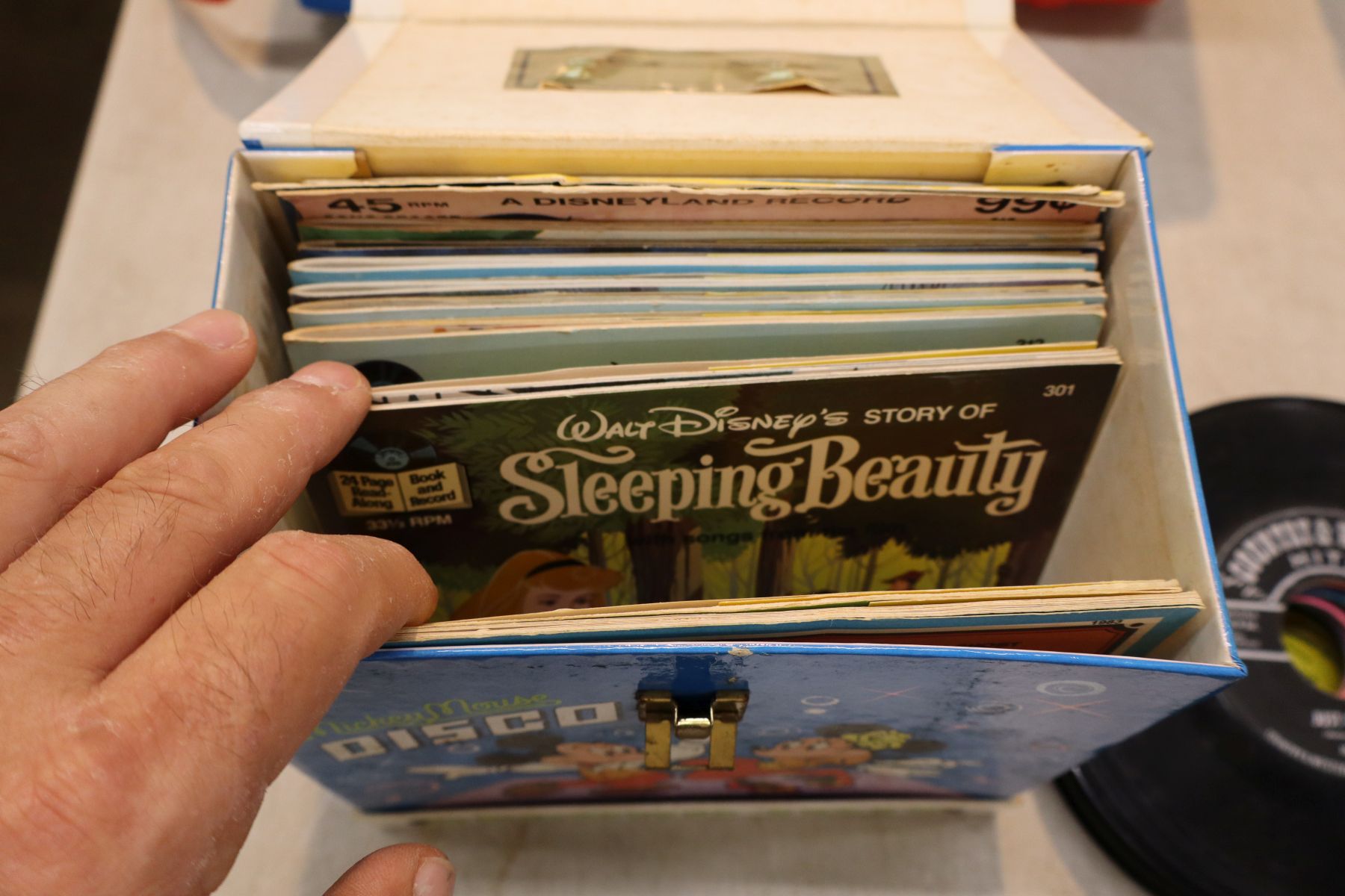 VTG Mickey disco record tote w/books & 45 records