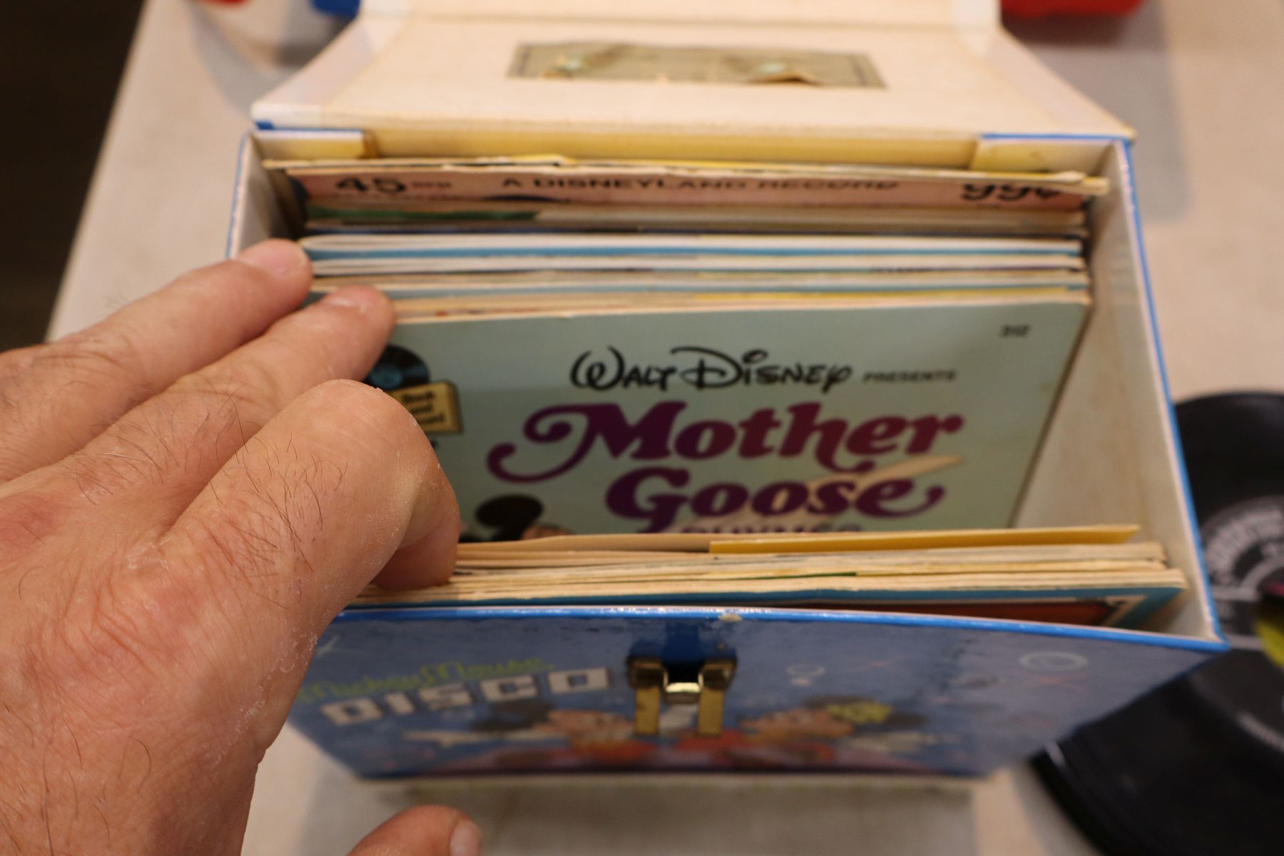 VTG Mickey disco record tote w/books & 45 records