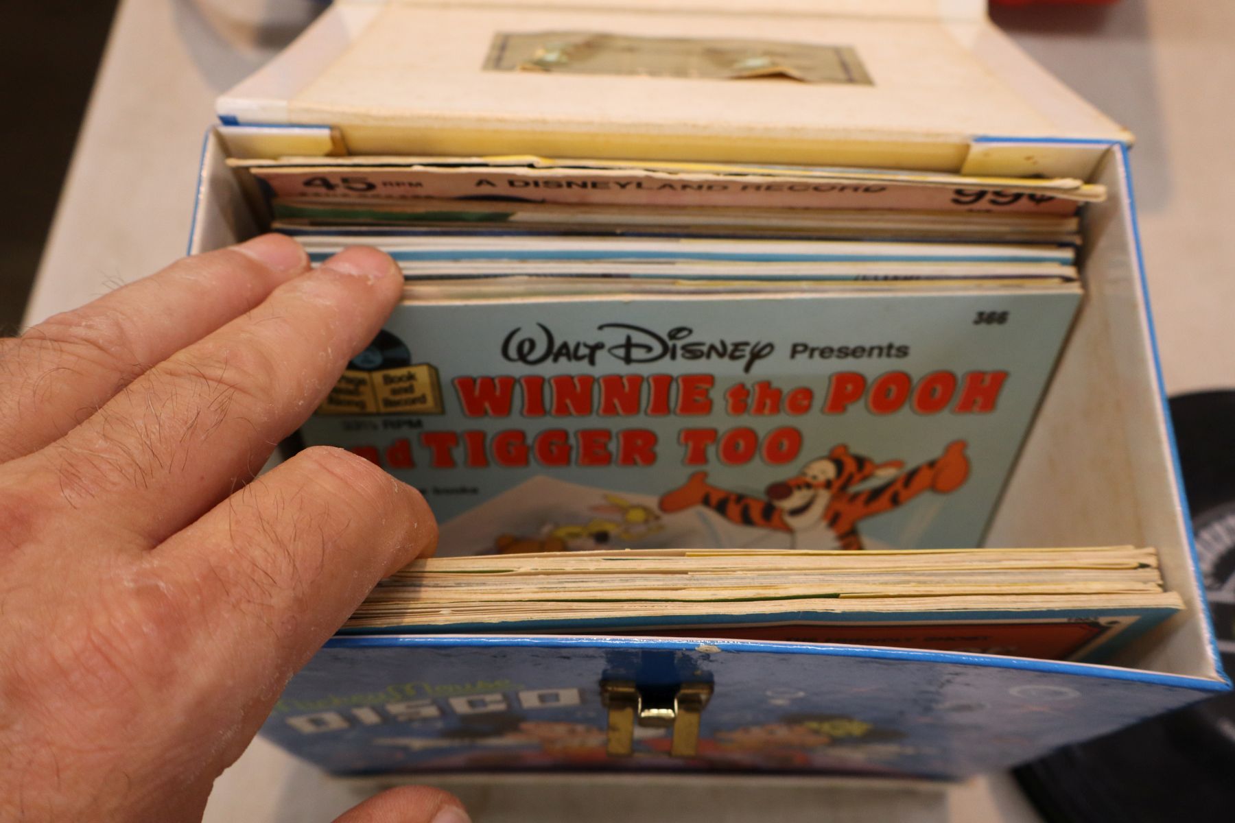 VTG Mickey disco record tote w/books & 45 records