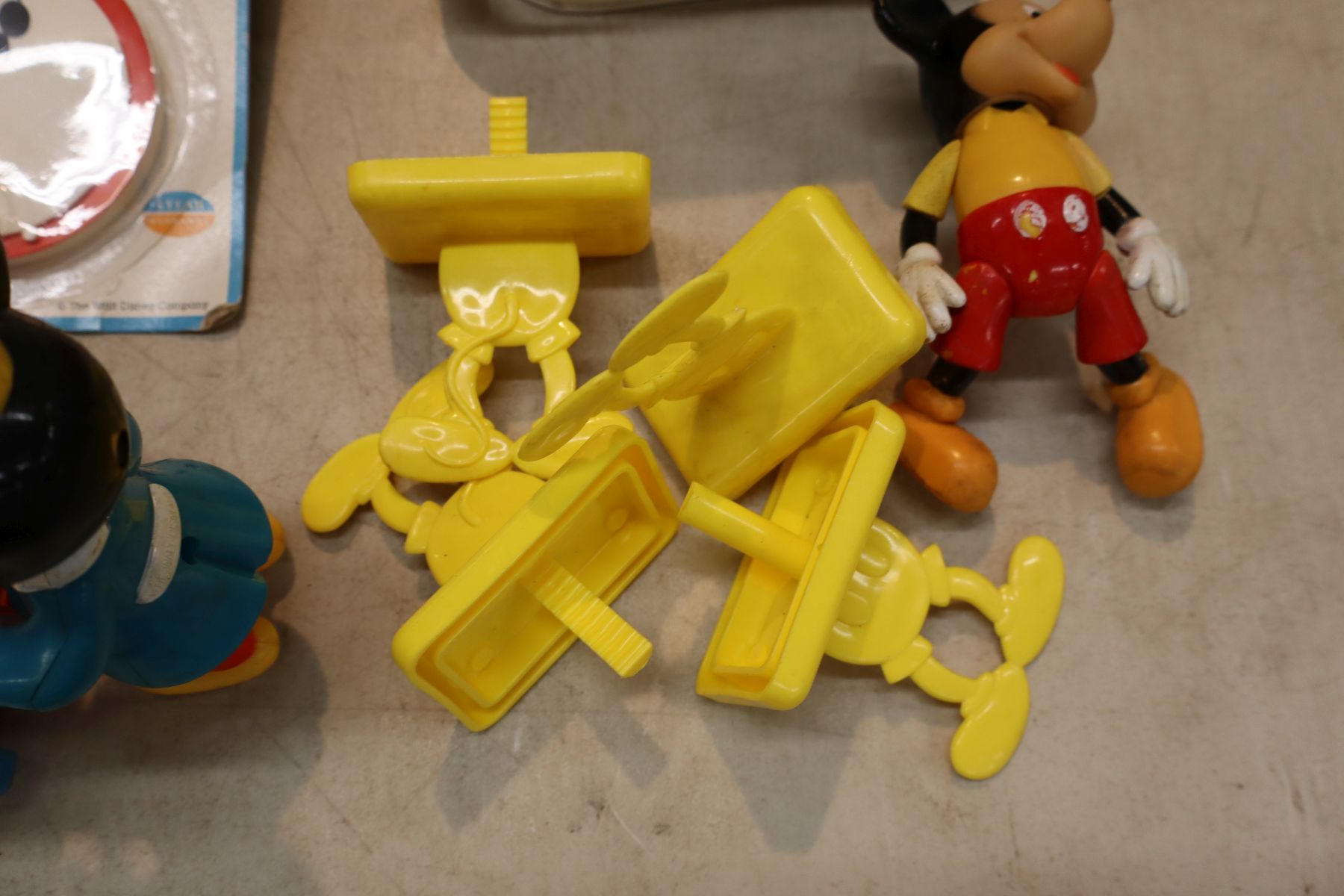 VTG Mickey Mickey's corn popper, Kleenex box cover & other