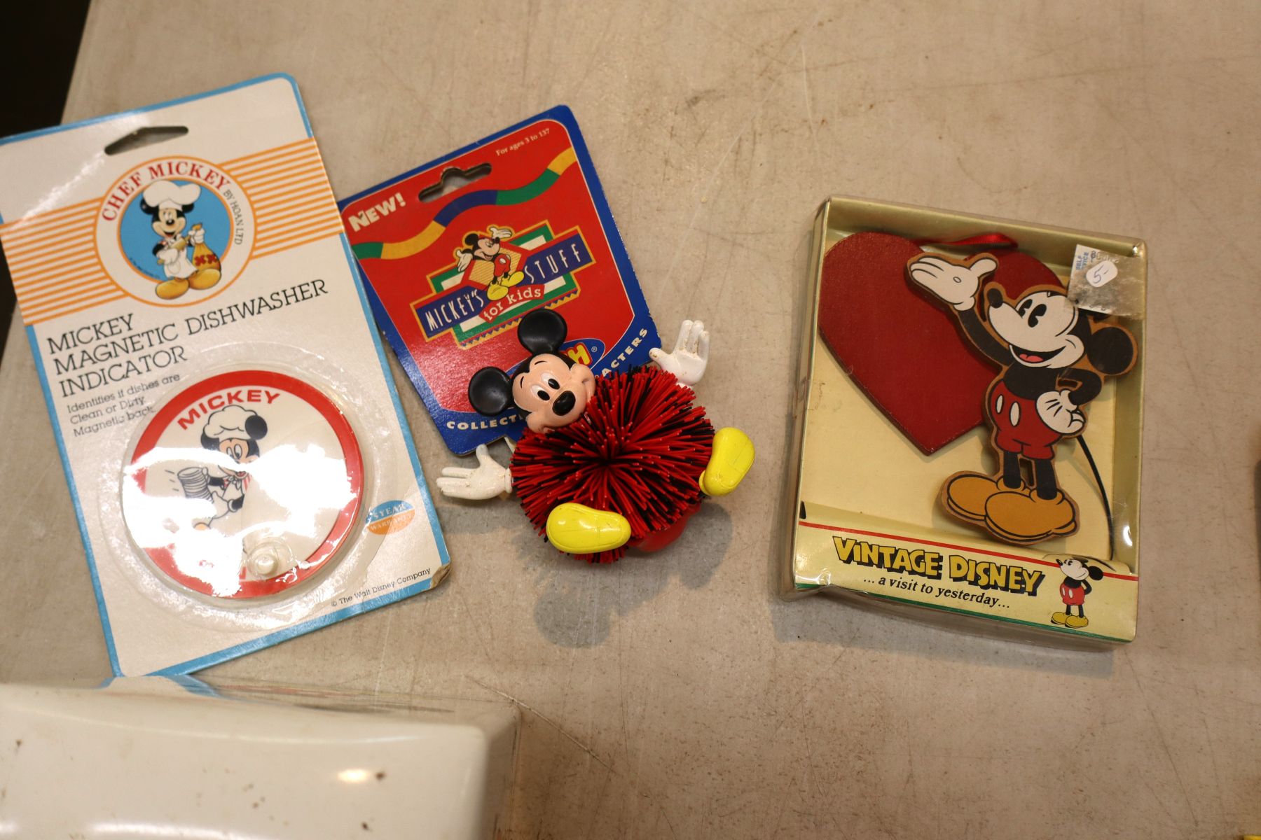 VTG Mickey Mickey's corn popper, Kleenex box cover & other