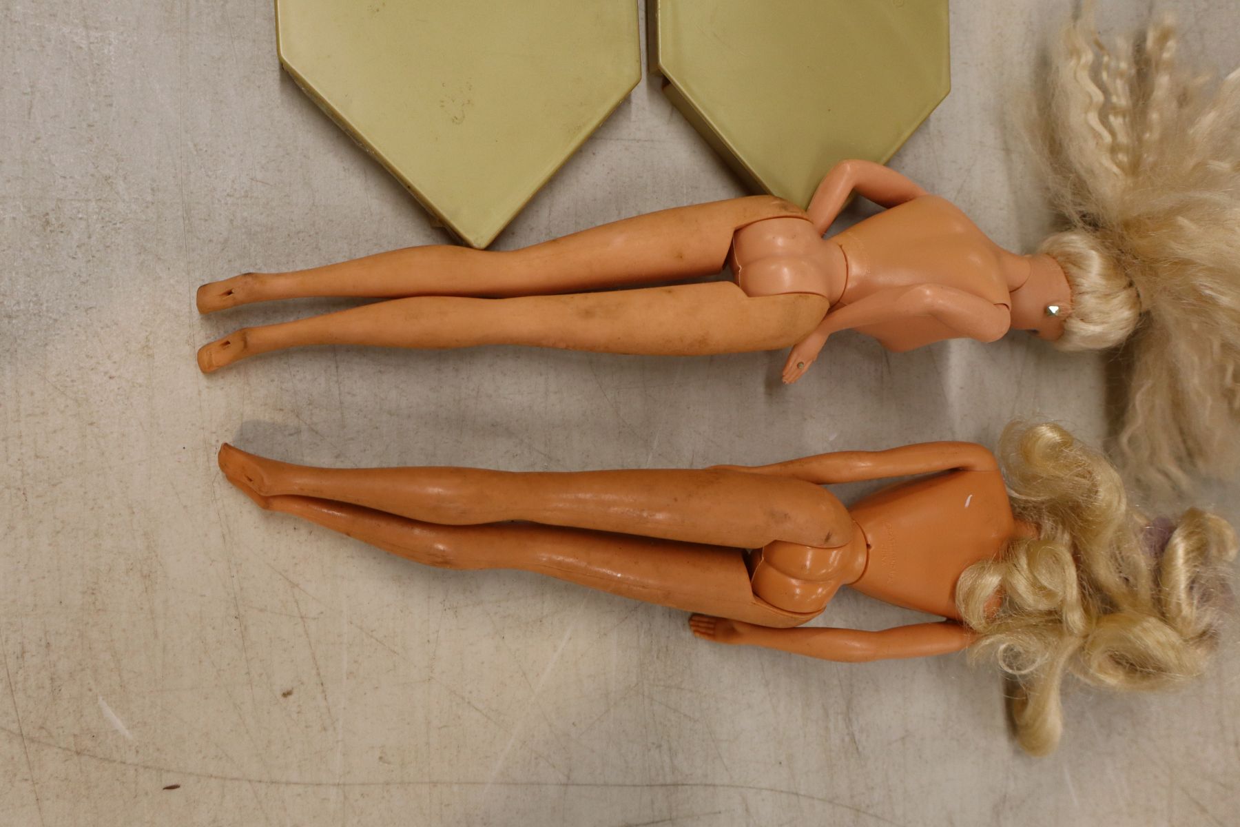 2 vintage barbies (unclothed)