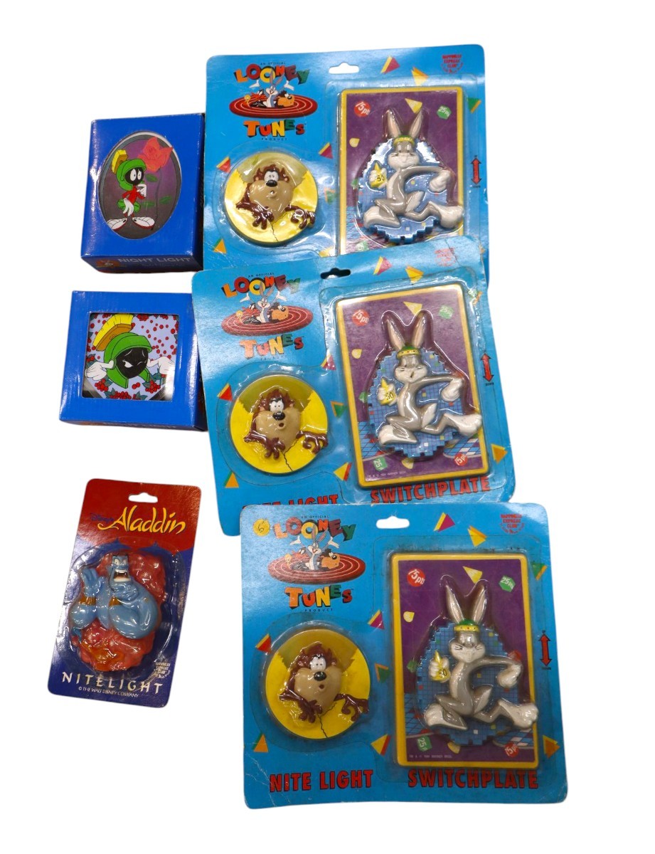 VTG Looney Tunes night lights, switch plates in orig. pkg