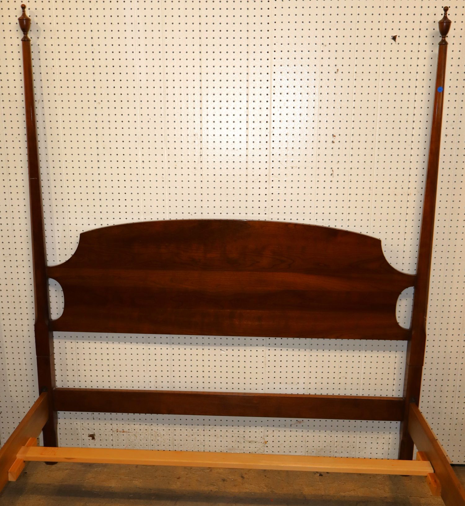 Stickley Cherry Pencil Post Queen Bed Complete