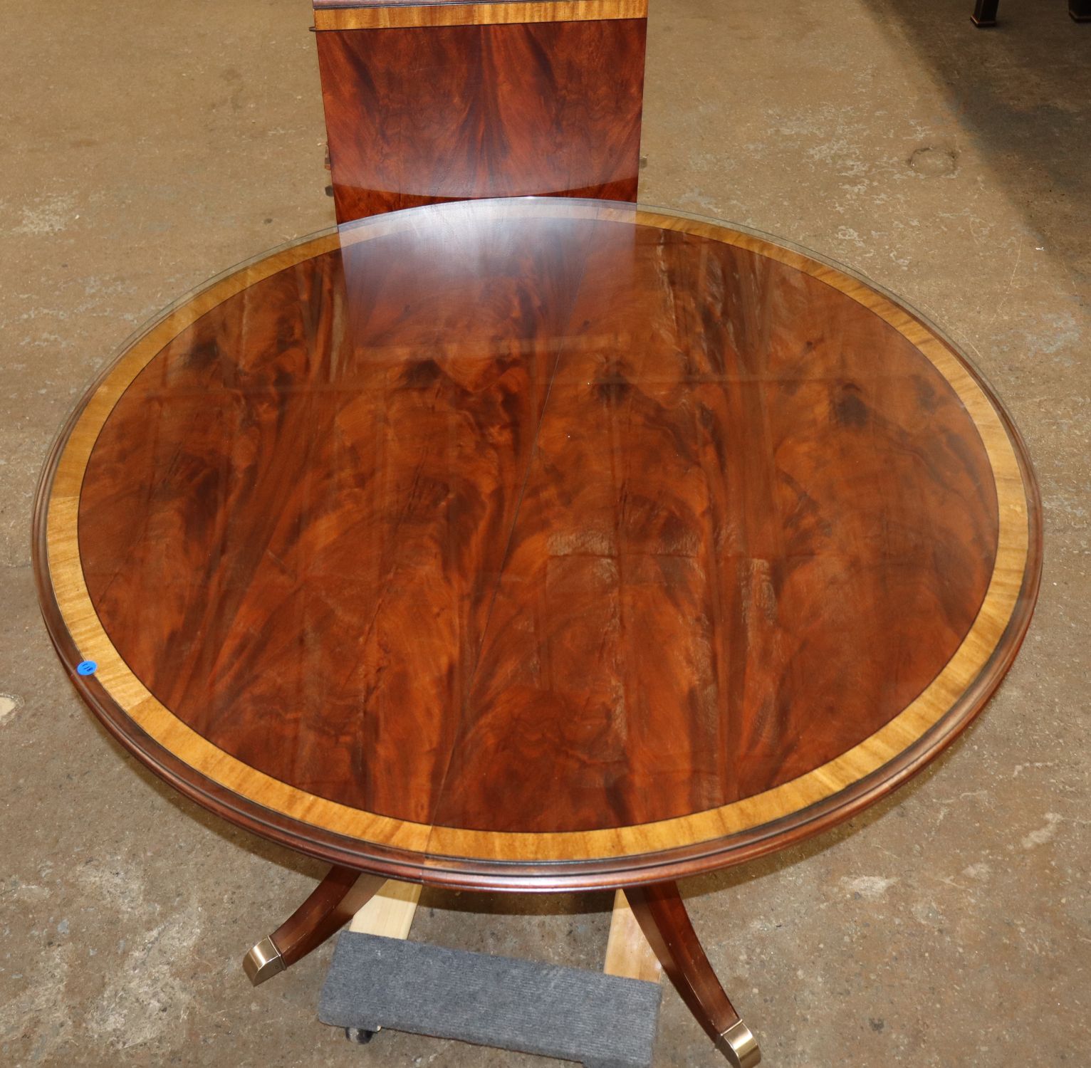 Ethan Allen 46" Burl Mahogany Table w/Leaf