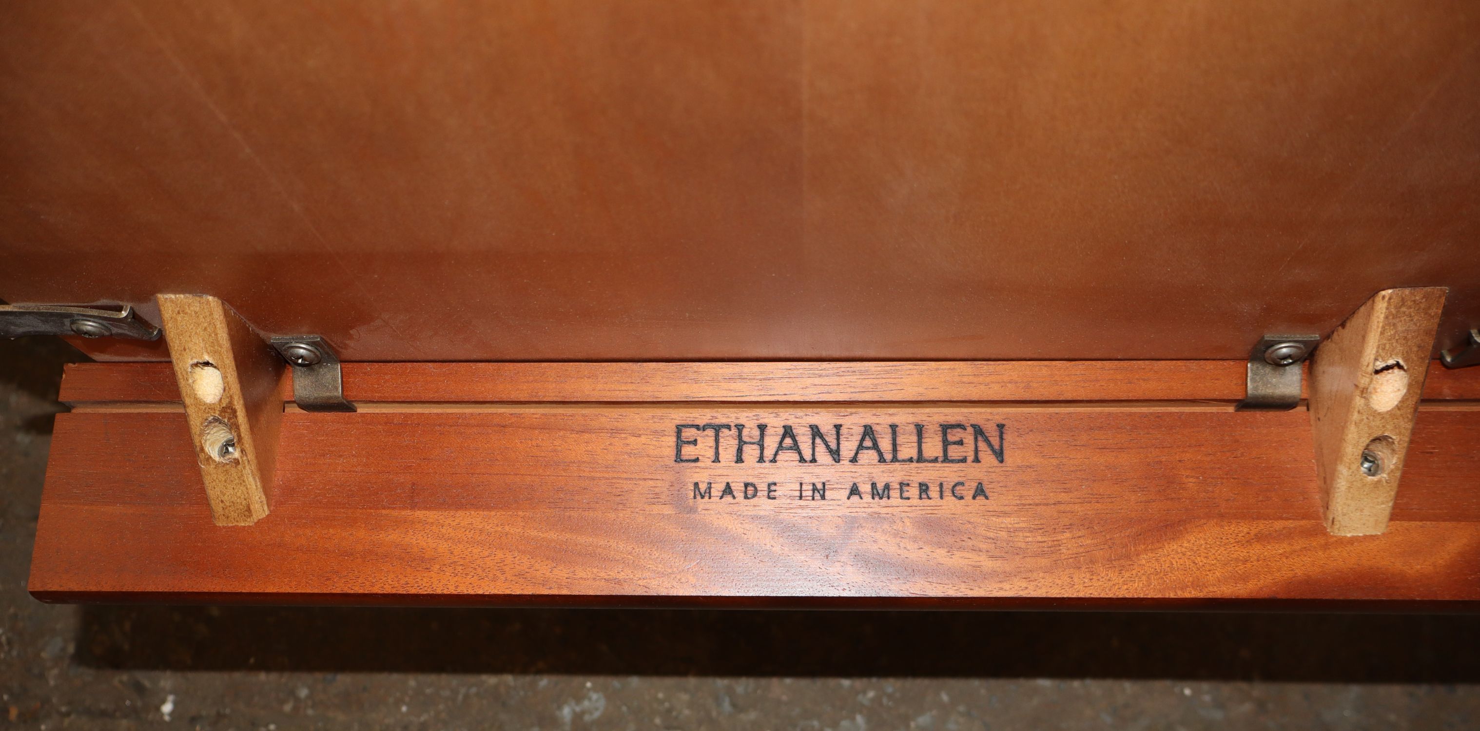 Ethan Allen 46" Burl Mahogany Table w/Leaf