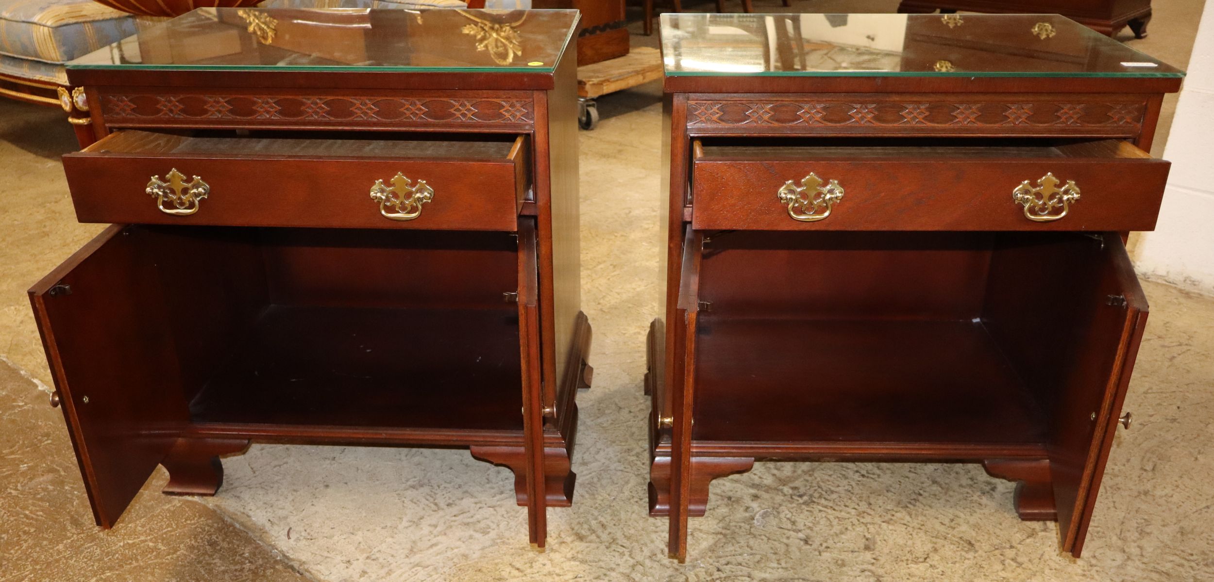 Beautiful PR Baker banded nightstands
