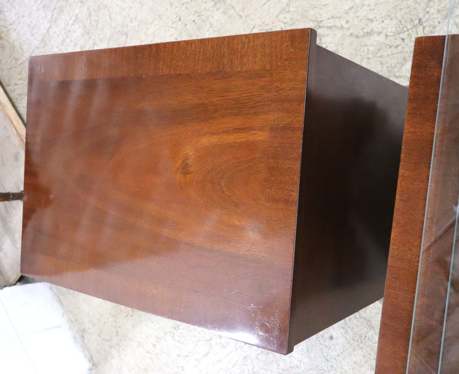 Beautiful PR Baker banded nightstands