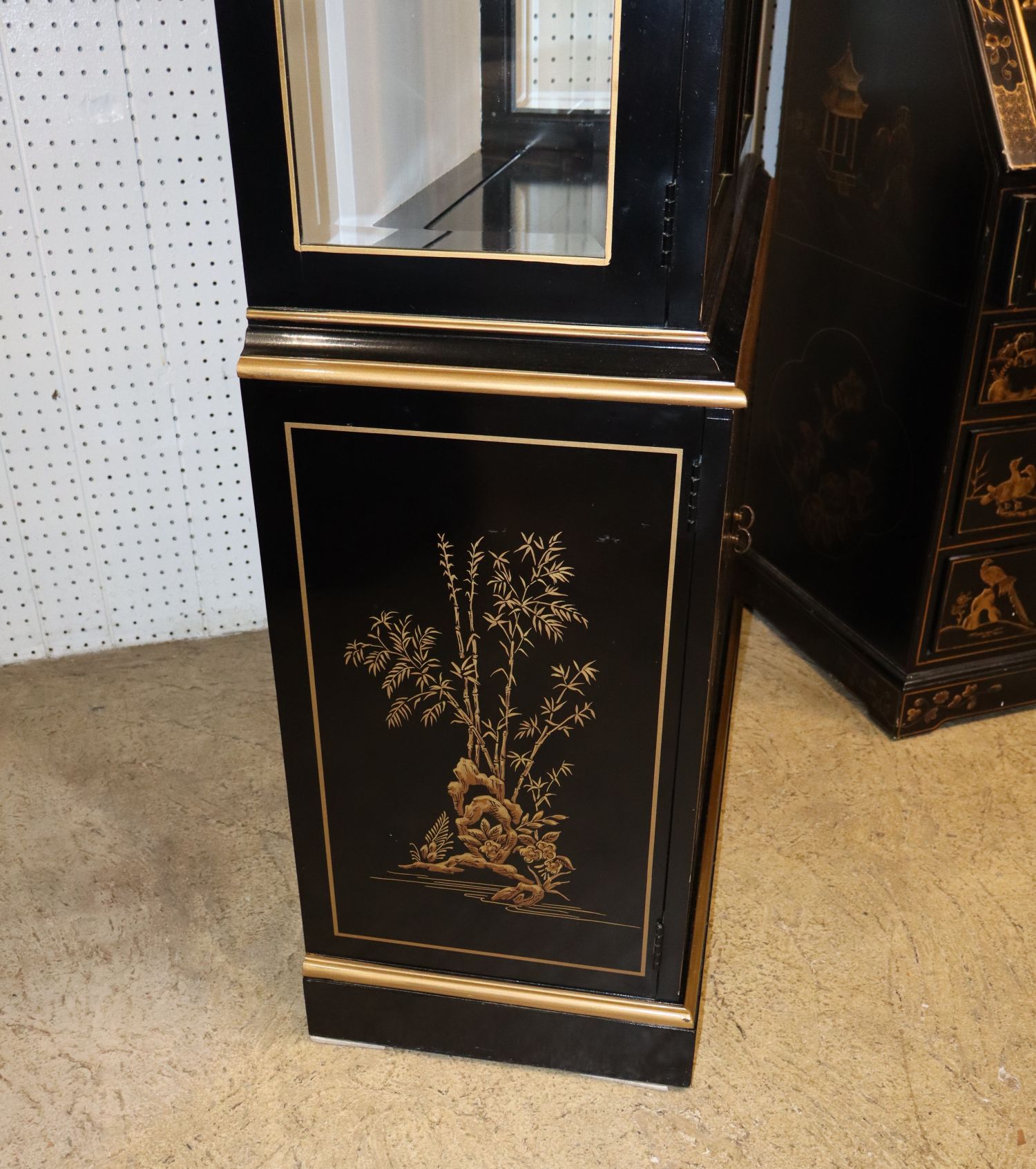 Drexel Chinoiserie 4-Dr Lighted Bevel Glass China Cabinet
