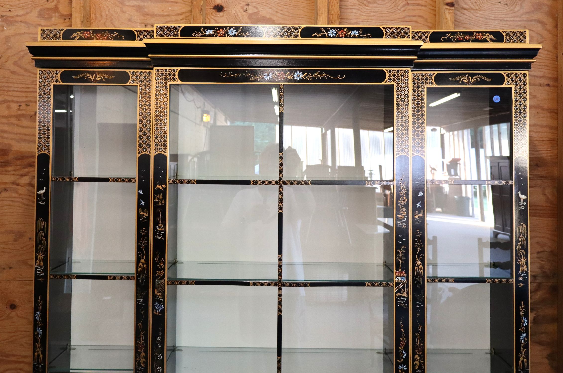 VTG Habersham Sg Chinoiserie 3-Dr Lighted China Cabinet