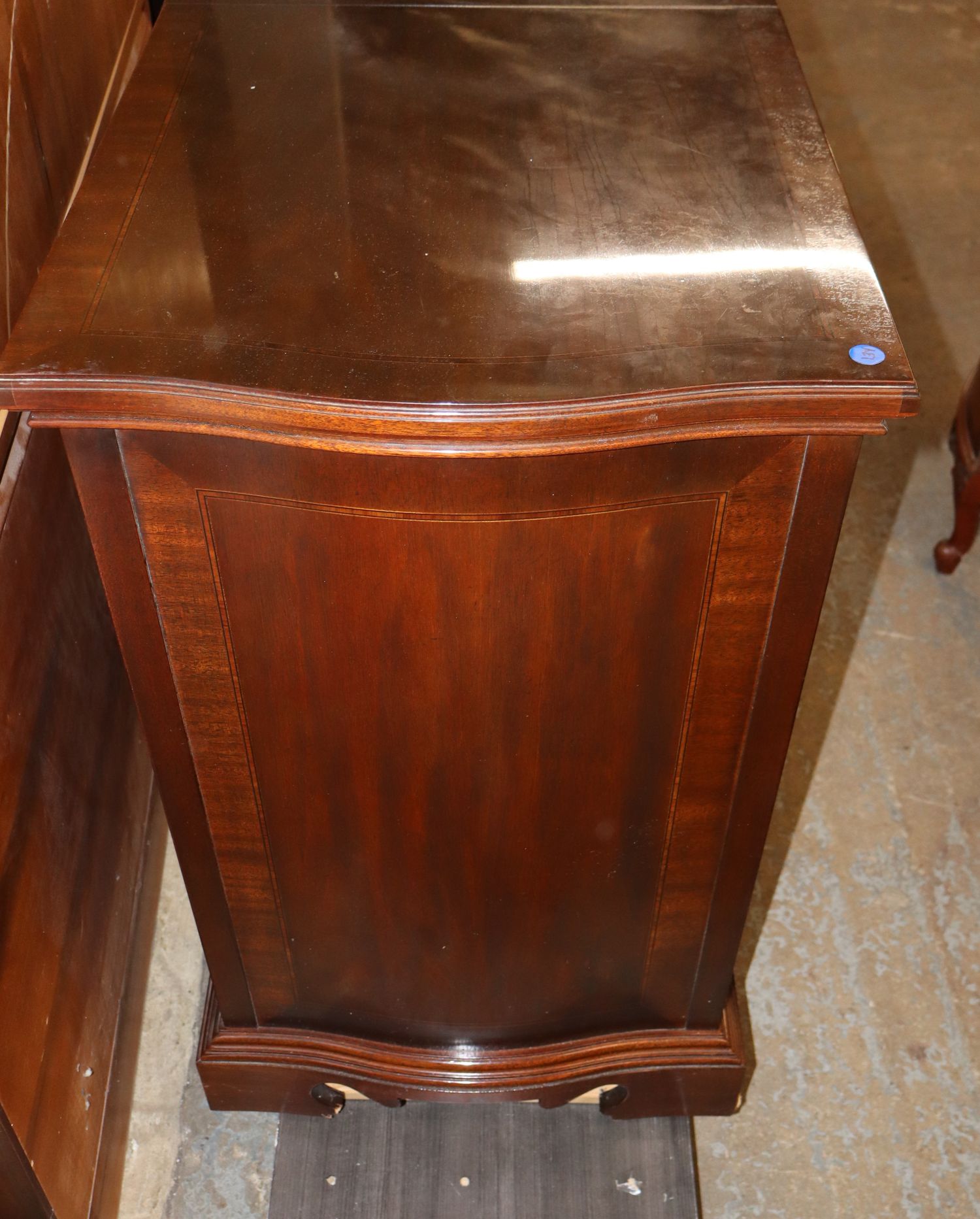 Drexel Hrtg Burl Mahog Slide Top Medallion Server
