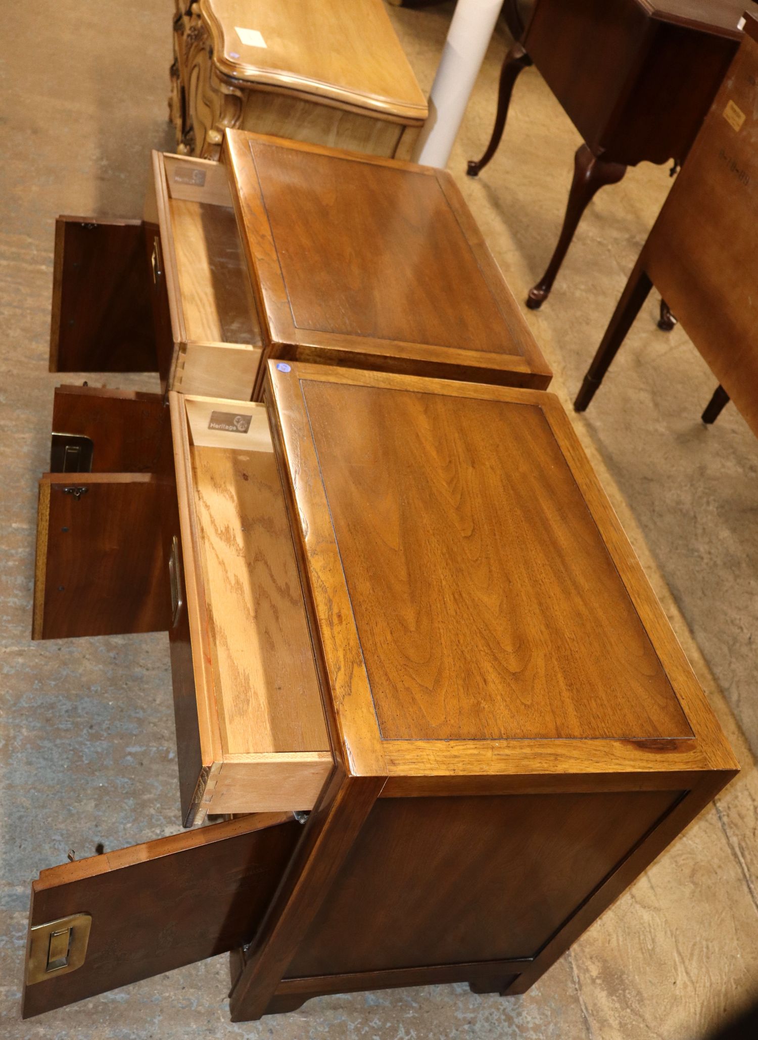 Pr VTG Drexel Hrtg Dynasty Walnut 1Dr 2Dr Stands