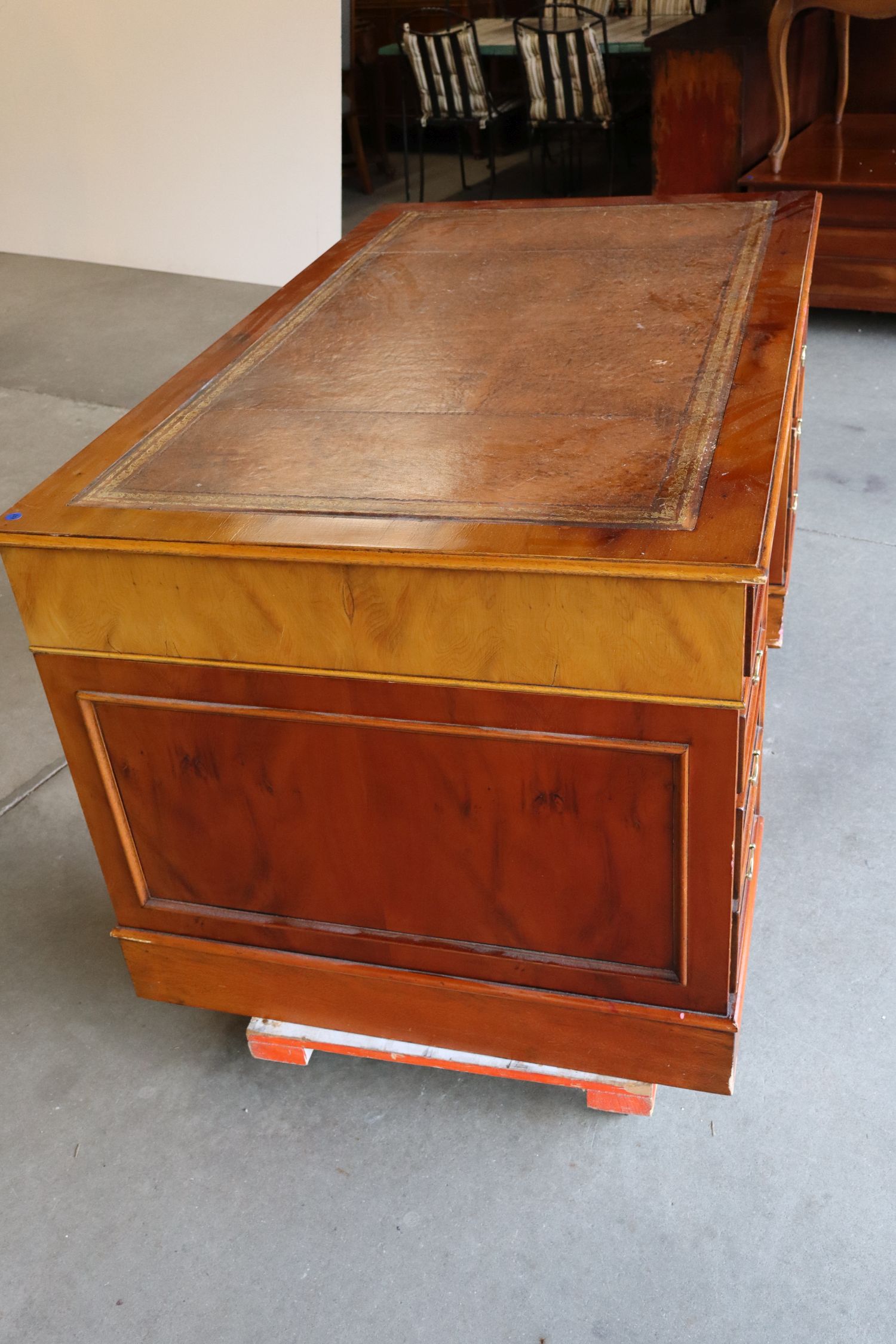 VTG English Style LT Yew Wood 3pc Exec Desk Orig Fin