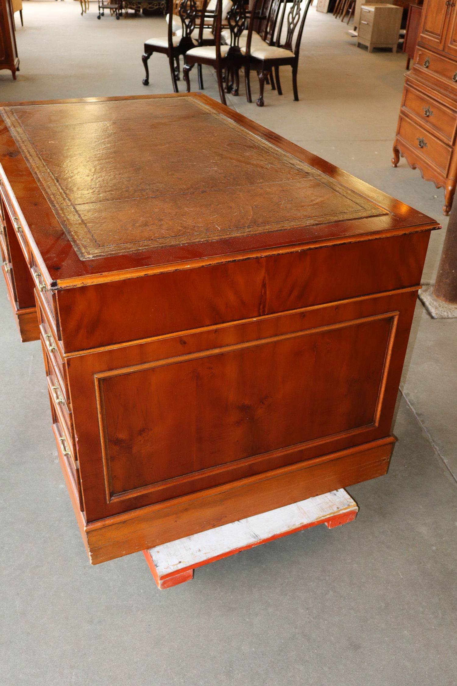 VTG English Style LT Yew Wood 3pc Exec Desk Orig Fin