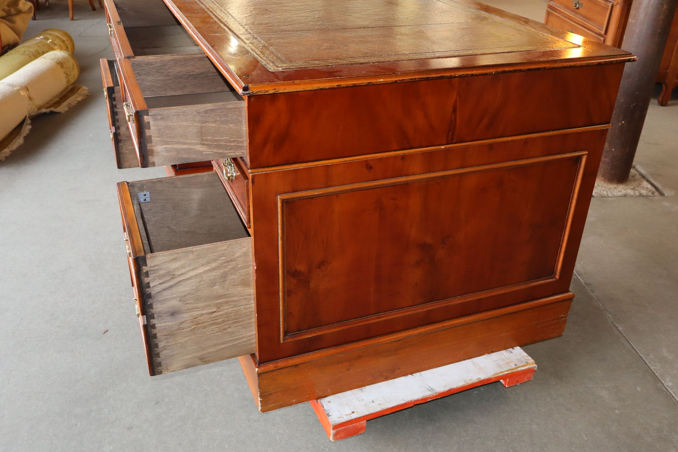 VTG English Style LT Yew Wood 3pc Exec Desk Orig Fin