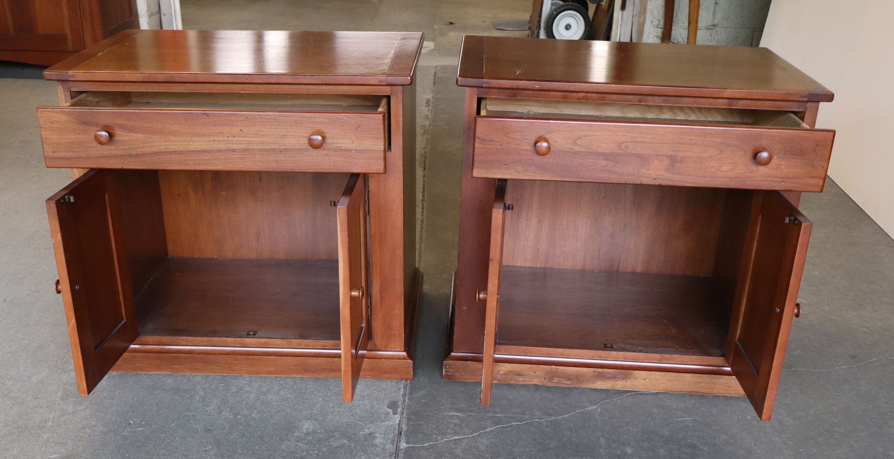 Pr VTG Lane Furniture Cherry Nightstands Orig Fin