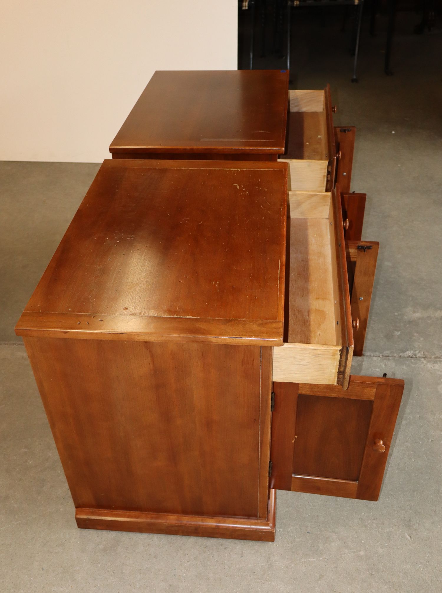 Pr VTG Lane Furniture Cherry Nightstands Orig Fin