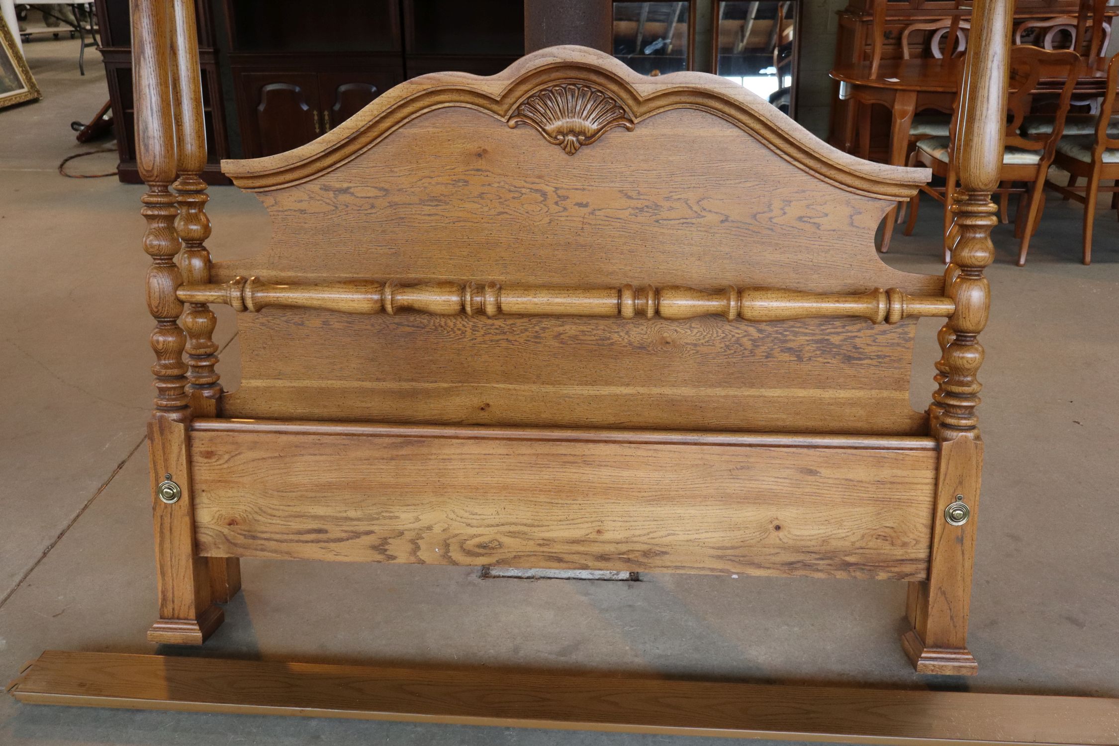 Oak Shell Crvd Queen/Full 4-Poster Bed w/rails