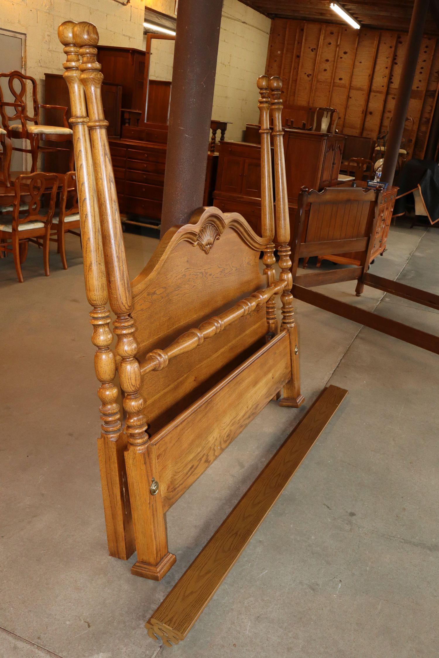 Oak Shell Crvd Queen/Full 4-Poster Bed w/rails