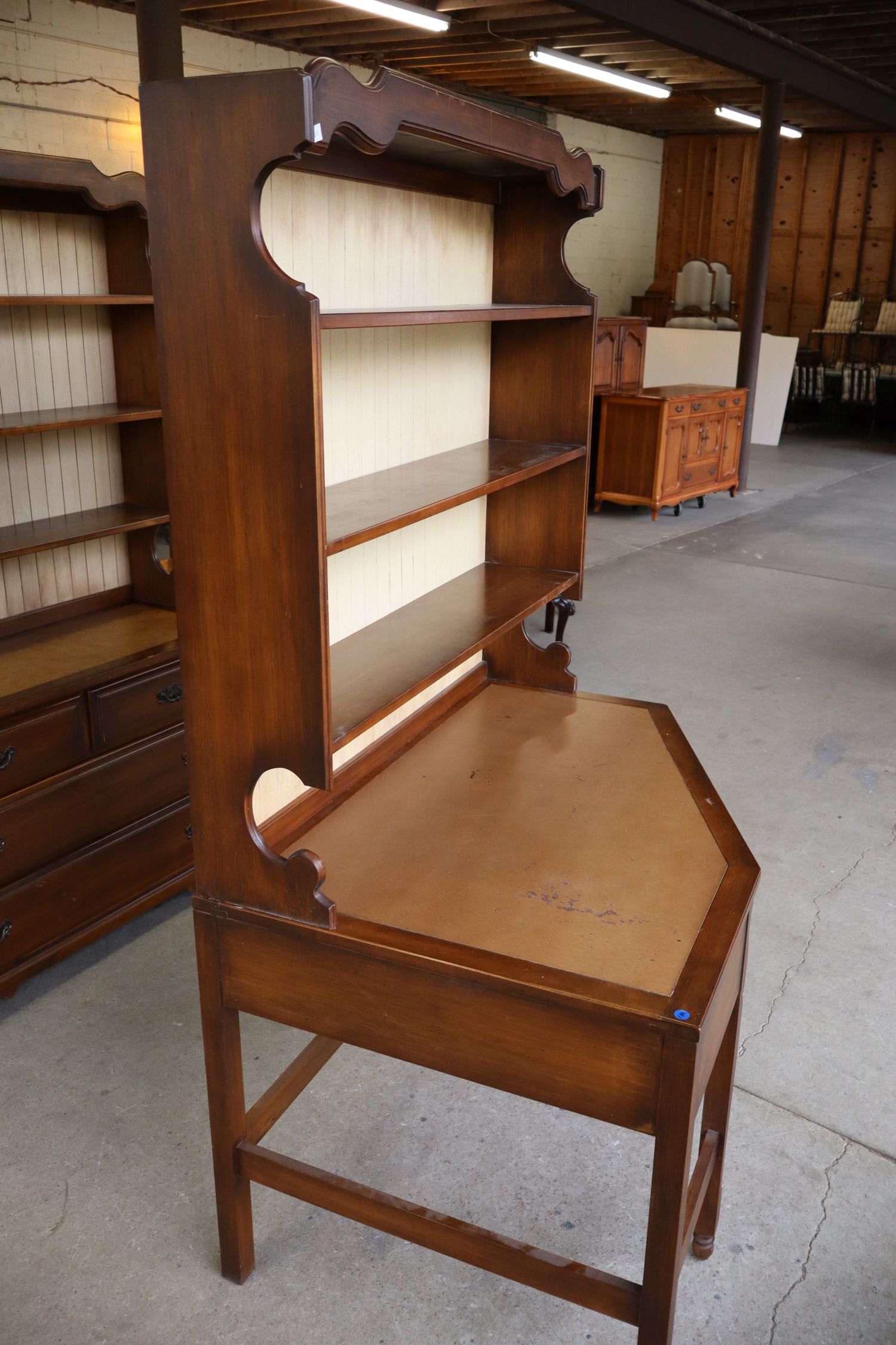 VTG Taylor Jamestown LT Corner Desk Walnut Orig Fin