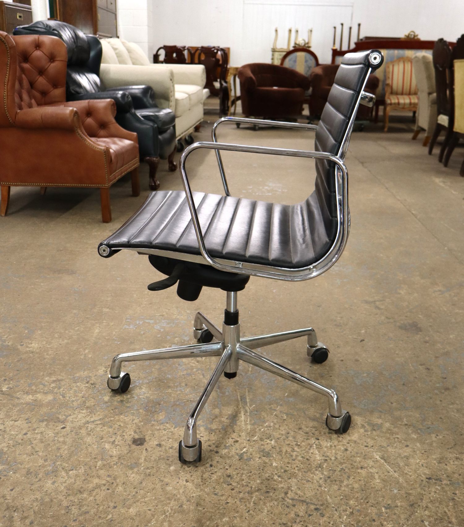MCM Knoll Style Black Leather Chrome Swivel Chair