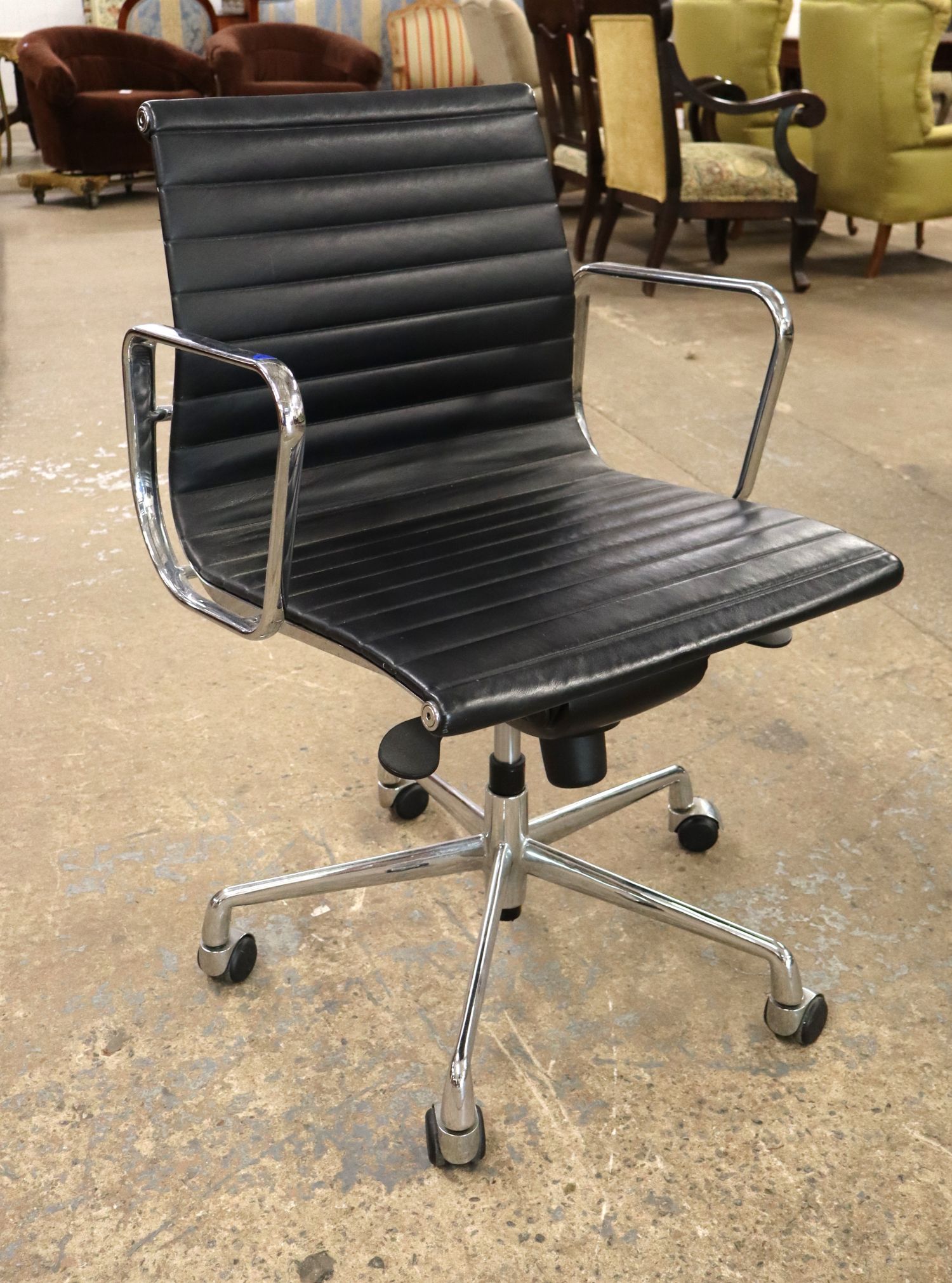 MCM Knoll Style Black Leather Chrome Swivel Chair