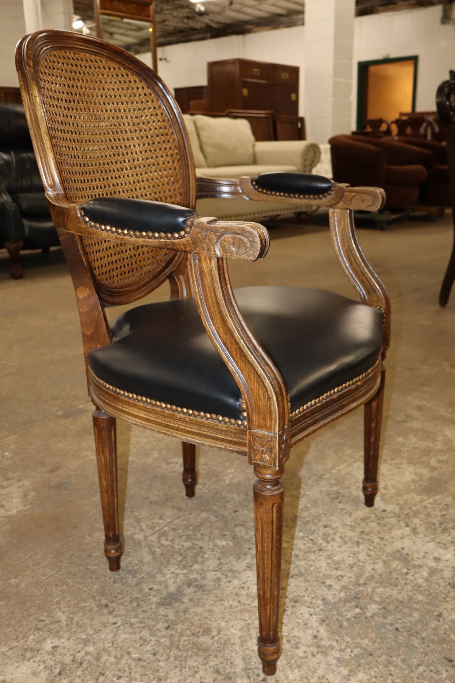 Quality FR Medallion Dbl Caned Blk Leather Chair