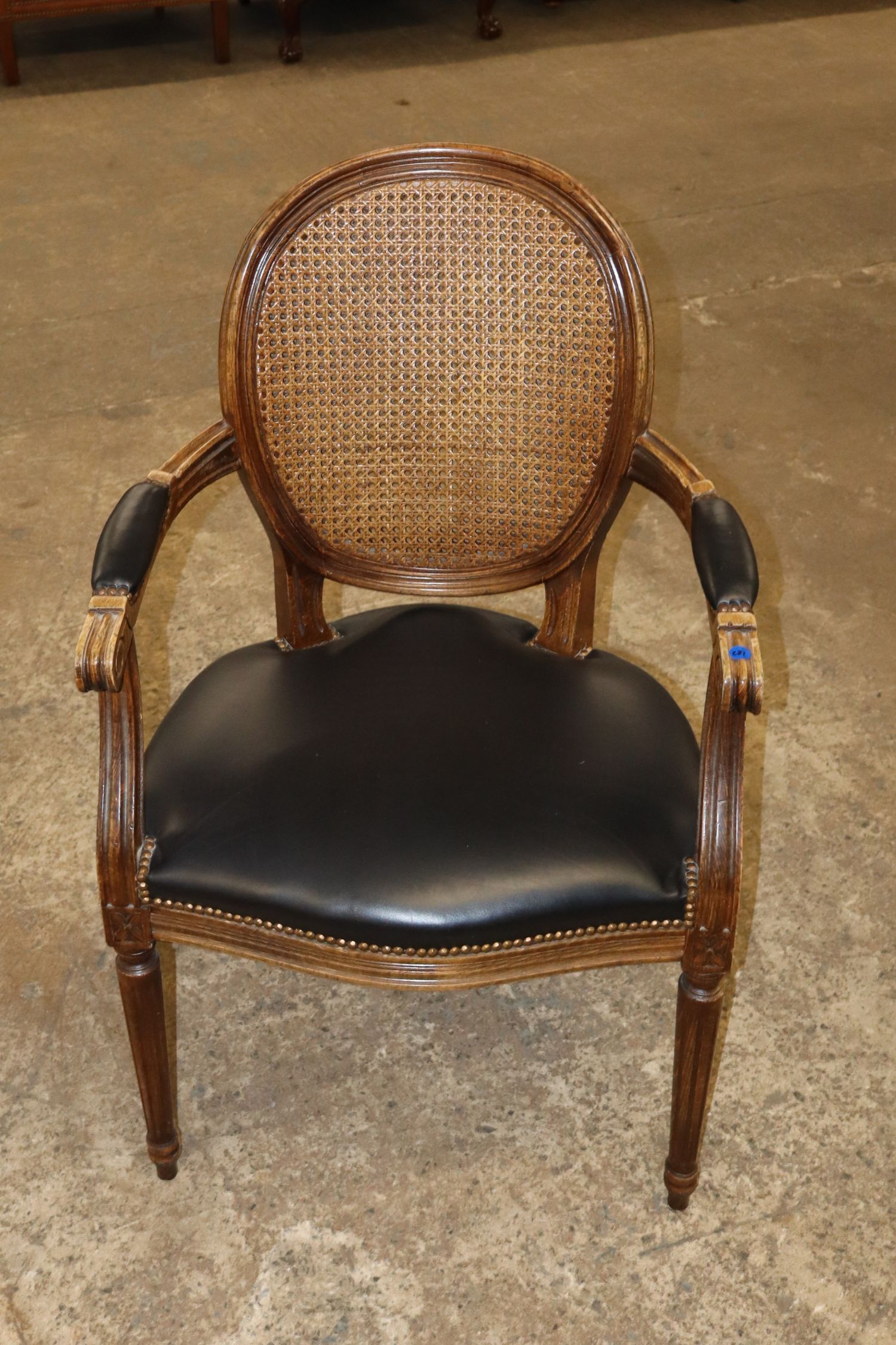 Quality FR Medallion Dbl Caned Blk Leather Chair