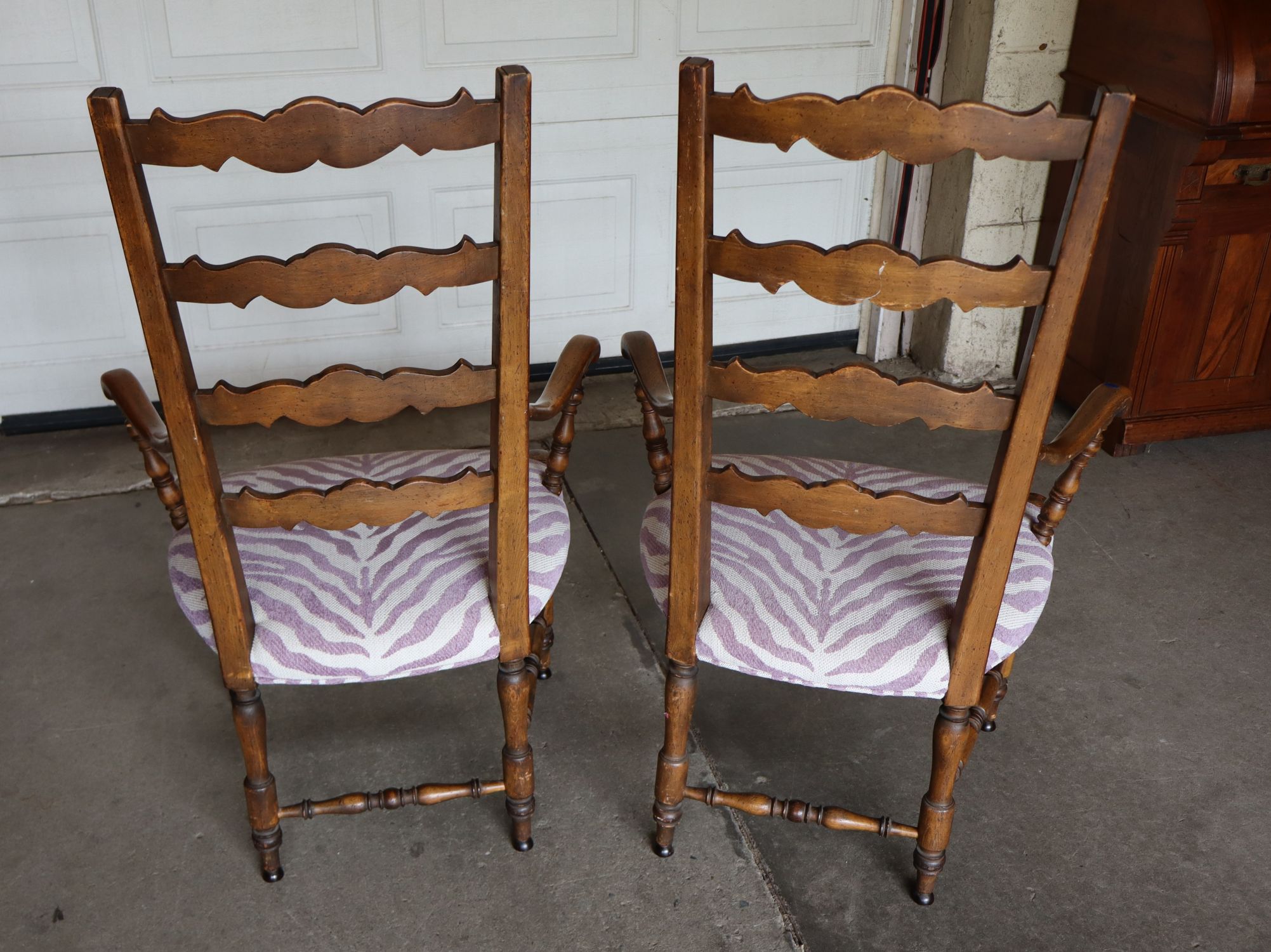 Pr Vtg FR Shell Crvd Ladder Back Arm Chairs