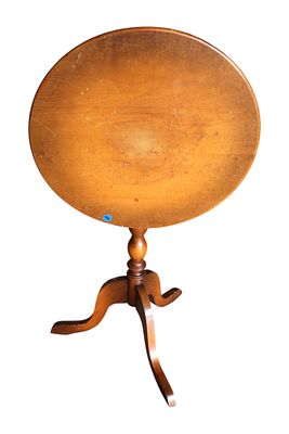 Clare VTG Maple Tilt Top Petite Round Stand. Vintage Clare solid maple tilt top petite round 