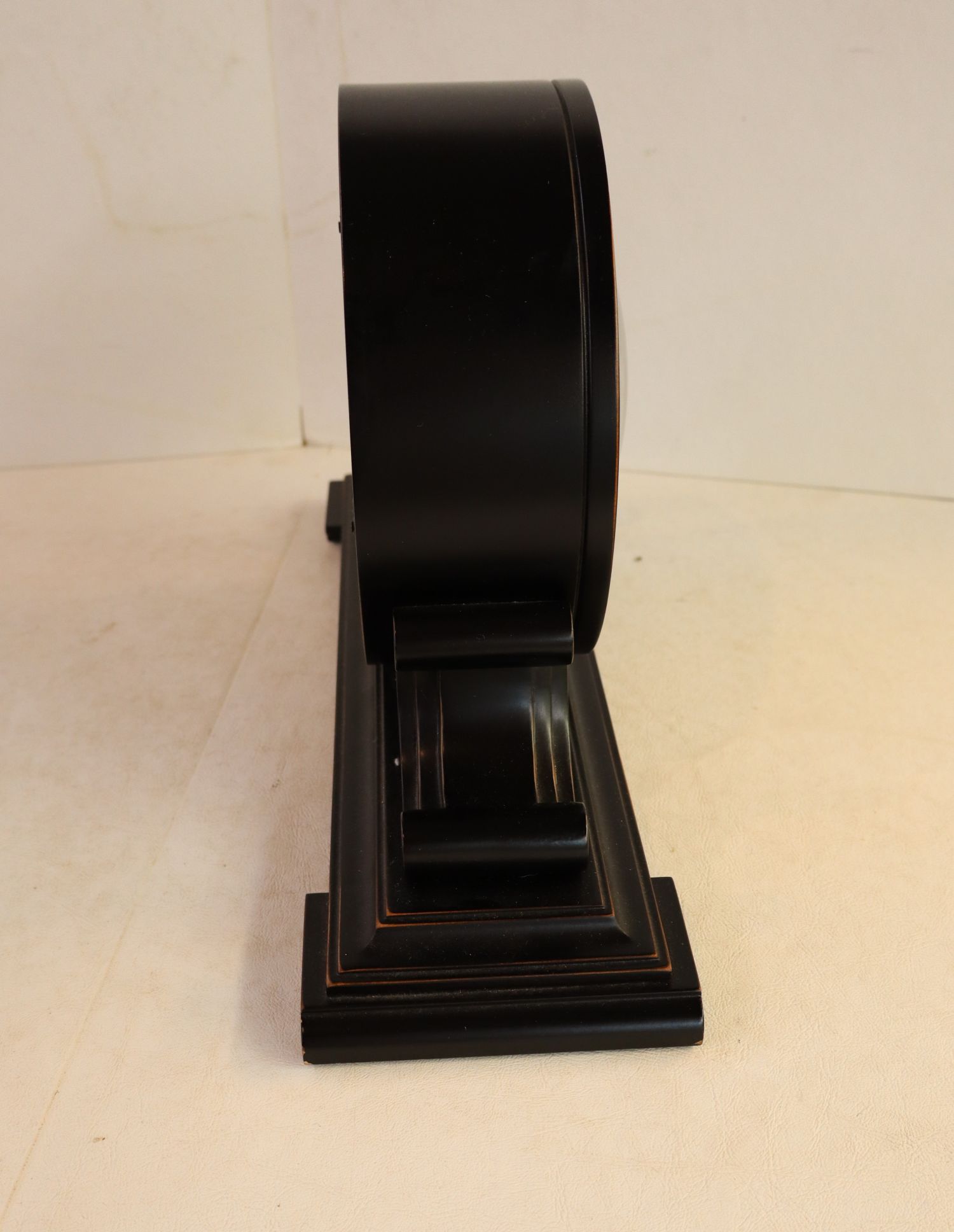 Art deco style mantle clock with quartz movement