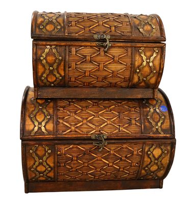 Set stackable decorative wicker storage trunks. Set of stackable decorative wicker storage 