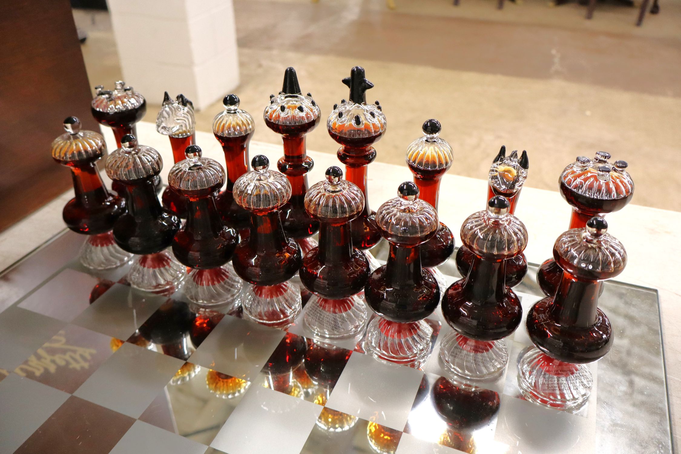 Beautiful Mazzetti venetian glass chess set w/custom case