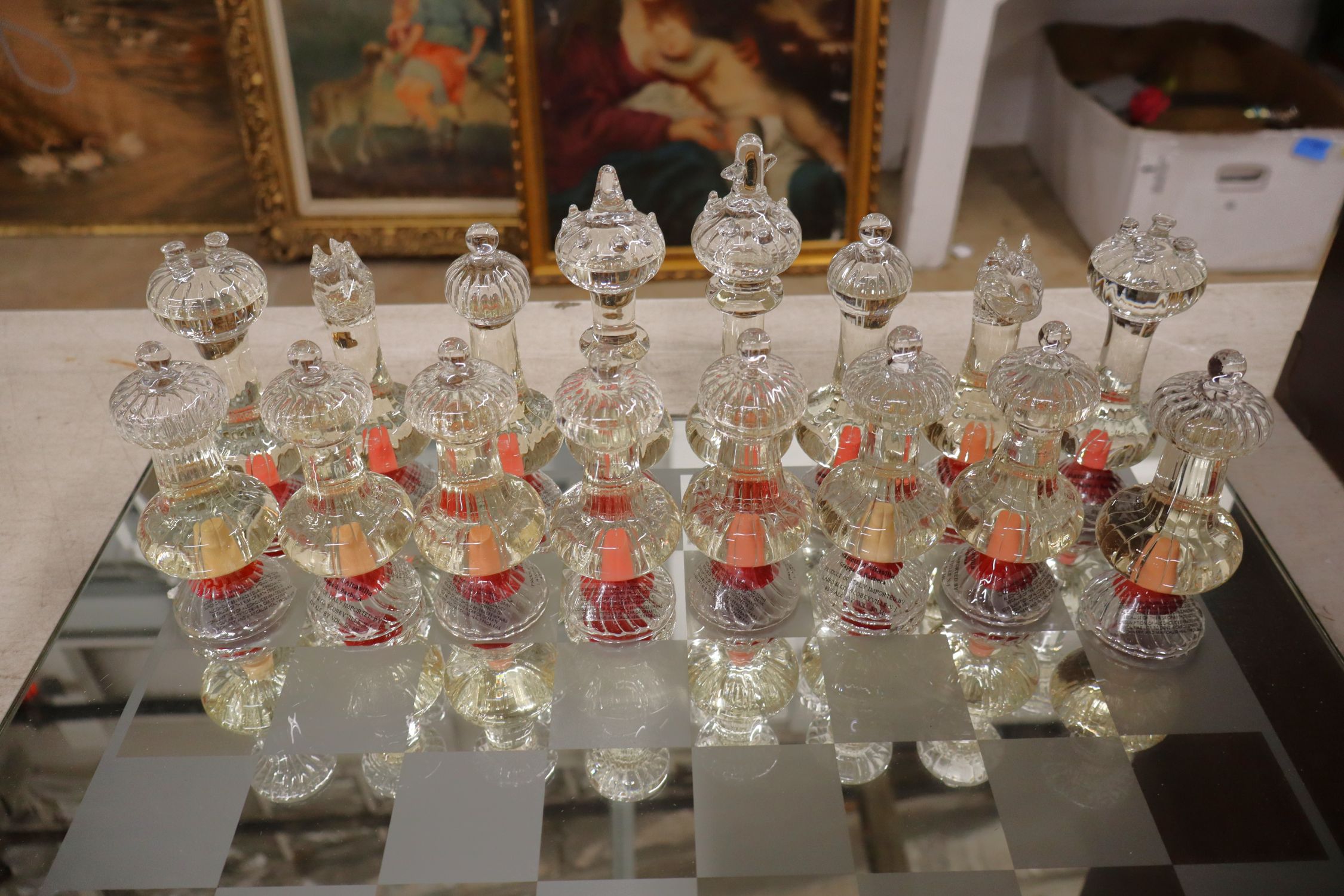 Beautiful Mazzetti venetian glass chess set w/custom case