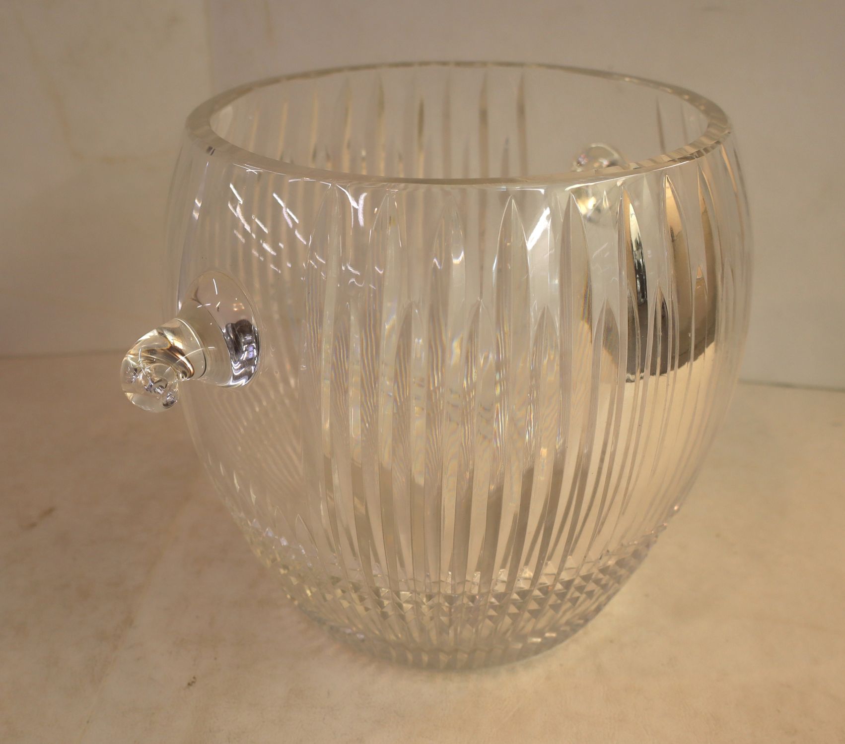 Lead crystal double handle bowl