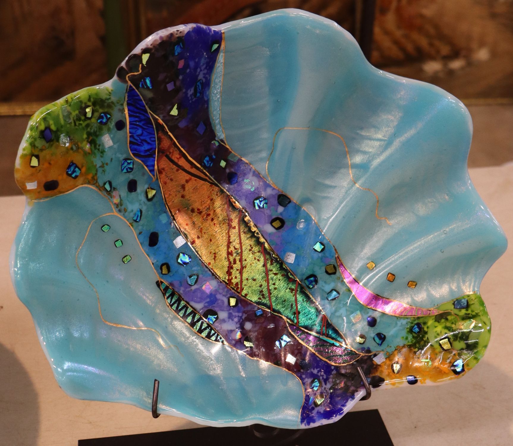 Vtg artist signed art glass shell on stand