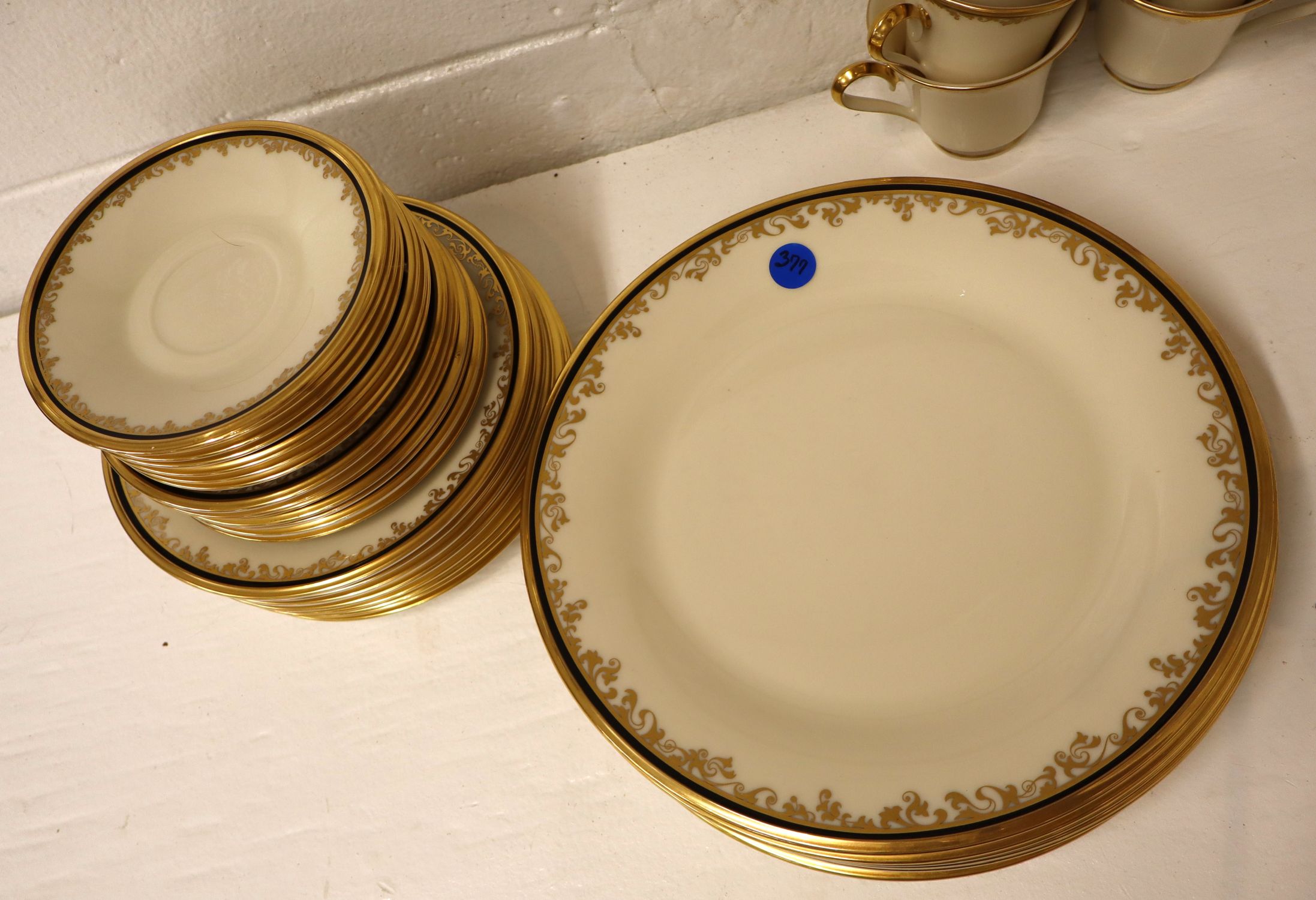 38 pcs Lenox dinnerware Eclipse pattern serv. 8