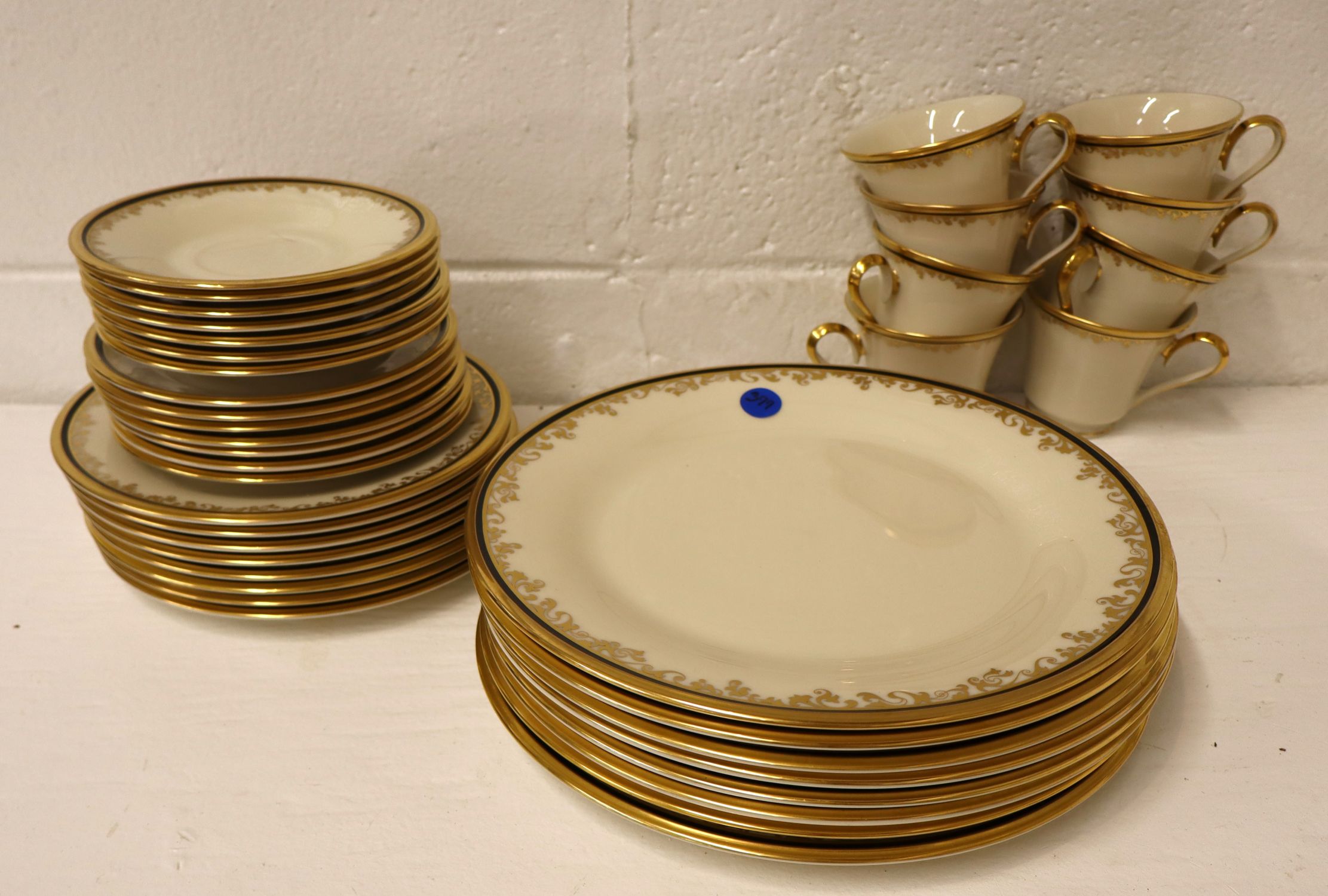 38 pcs Lenox dinnerware Eclipse pattern serv. 8