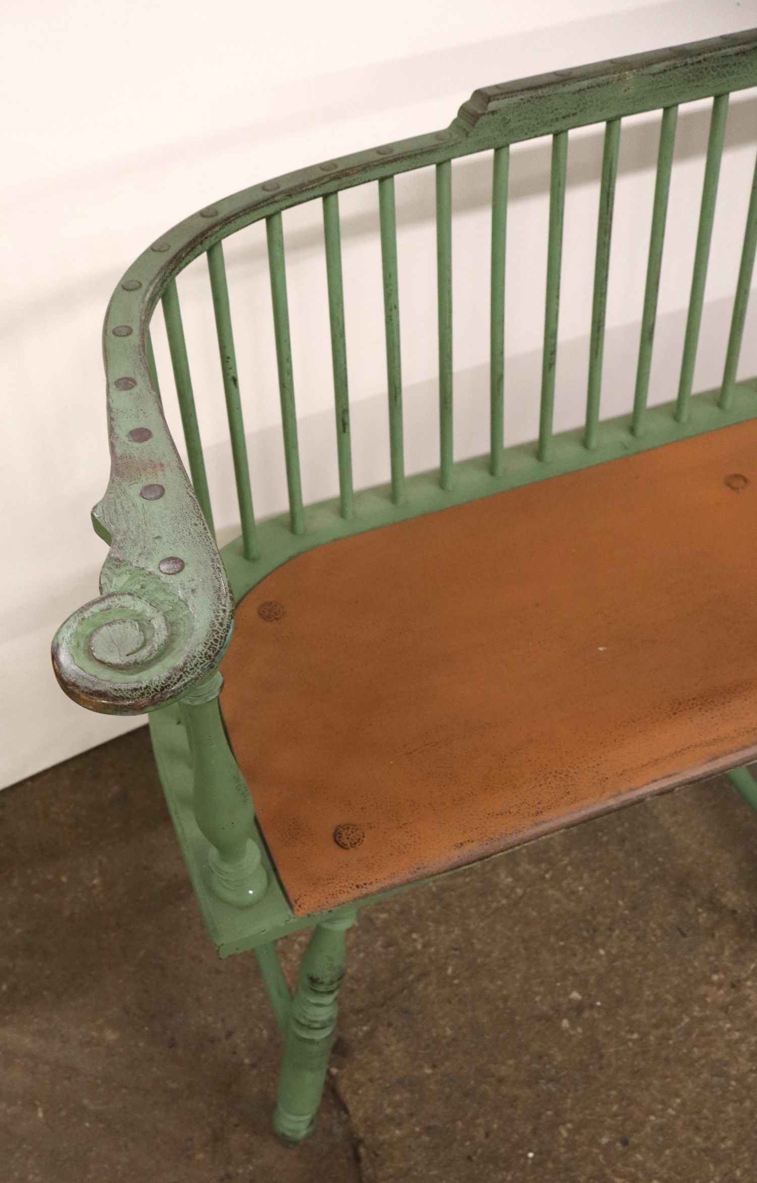 Quality Lawrence Crouse Windsor distressed bench