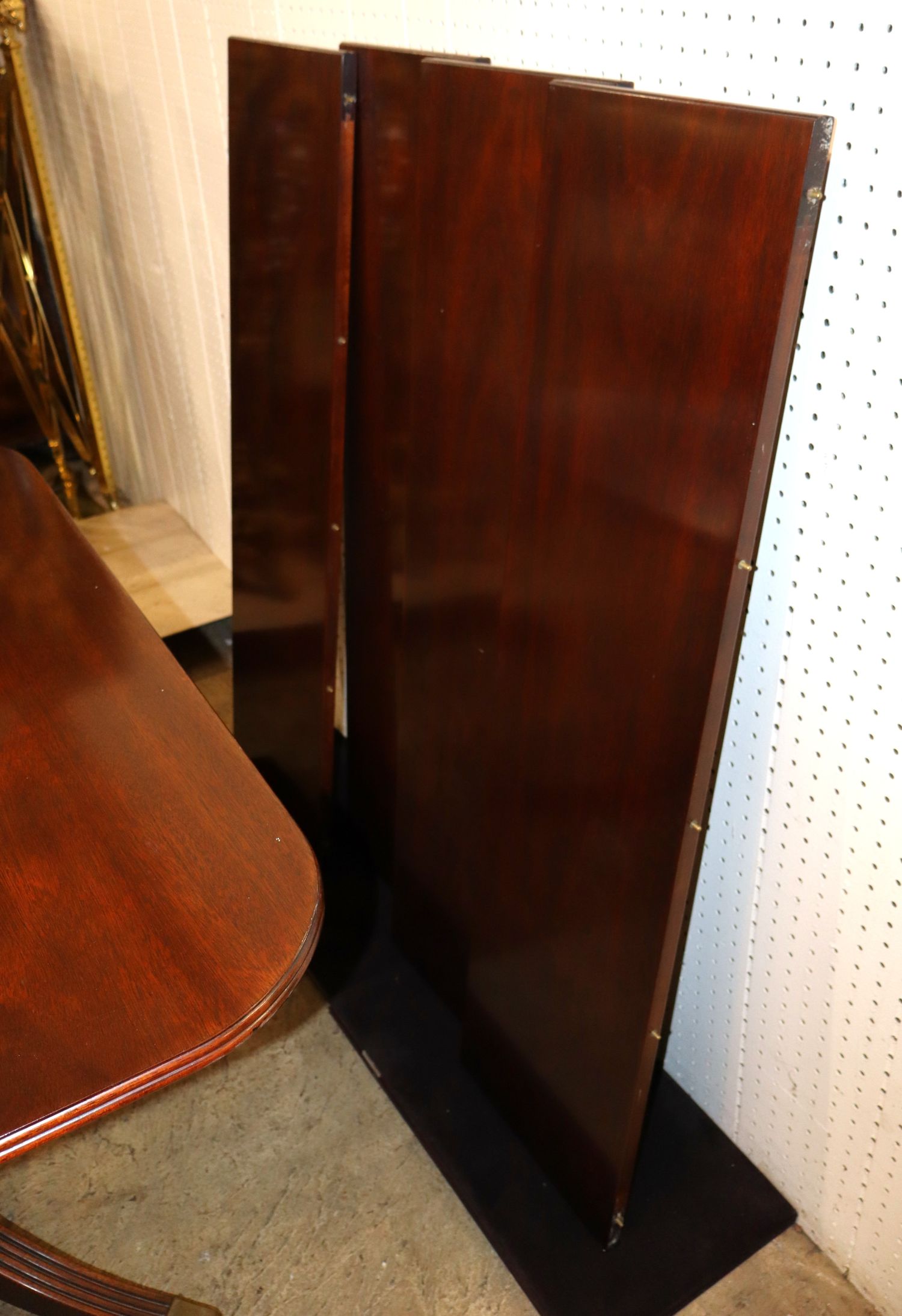 Kindel Irish Georgian Mahogany 48" Dining Table