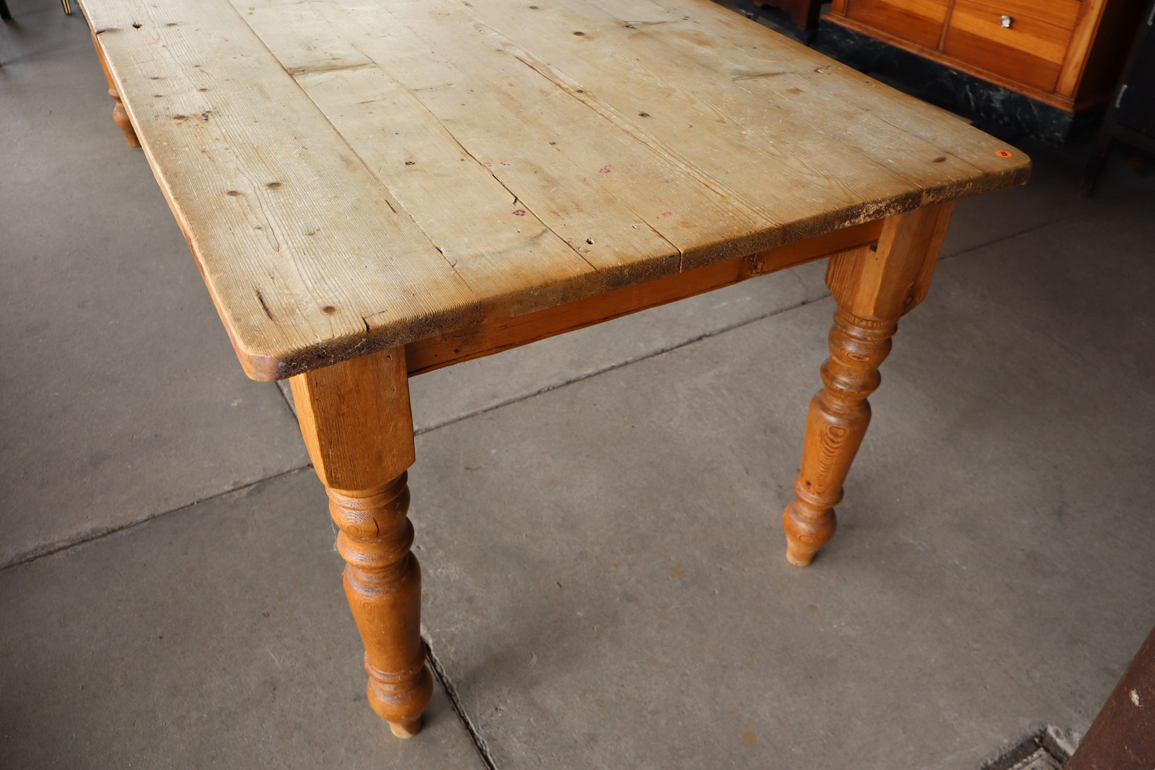 Antique Style Pine Country Turn Leg Dining Table