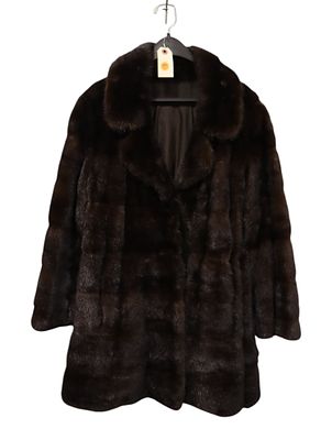 Vintage Genuine Mahogany Mink Fur Stroller Coat. Nice Vintage short mink fur coat, shoulder seam 