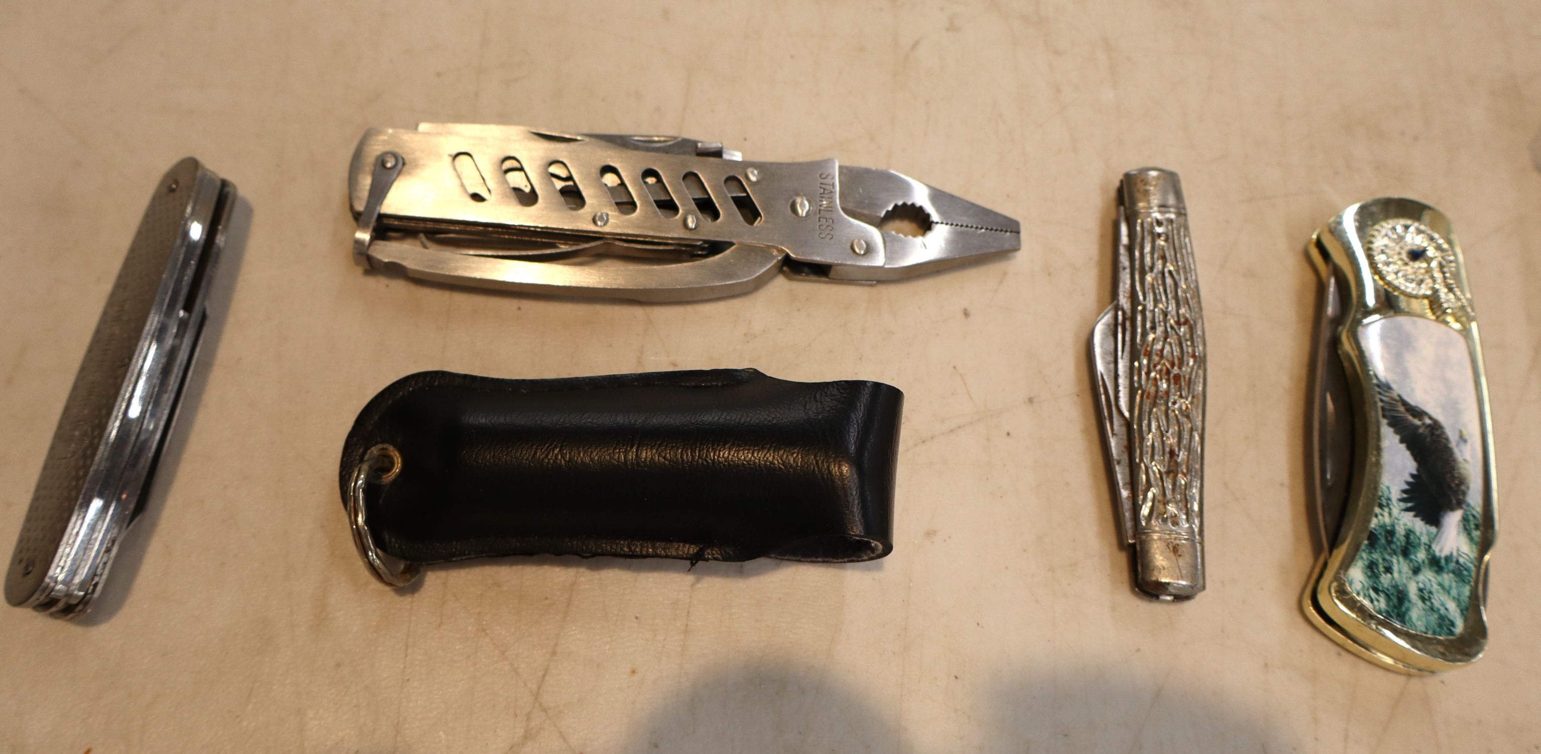 5pc lot: 3 folding pocket knives, multi tool & mace in a case