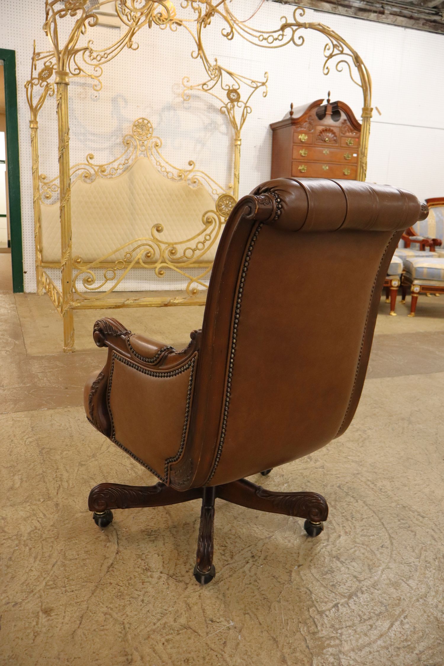 Executive button tuft leather office chair